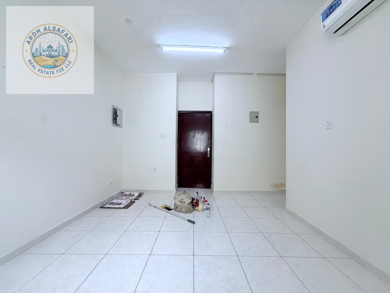 VERY SPACIOUS 1BHK WITH BALCONY READY TO MOVE APARTMENT GOOD MANTINACE GOOD LOCATION NEAR TO MUWAILAH BUS STATION