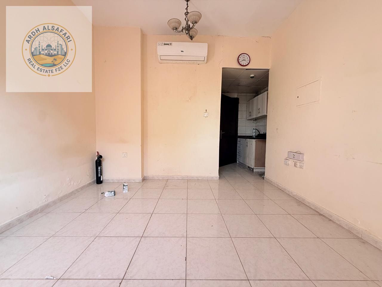 VERY SPACIOUS STODIO WITH SEPARATE KITCHEN READY TO MOVE APARTMENT ON RODE BULDING NEAR TO SCHOOL