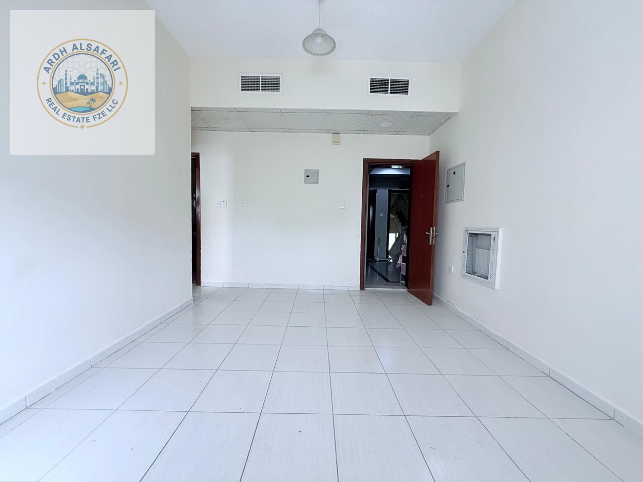1BHK VERY SPACIOUS APARTMENT READY TO MOVE APARTMENT GOOD LOCATION NEAR TO MUWAILAH PARAK