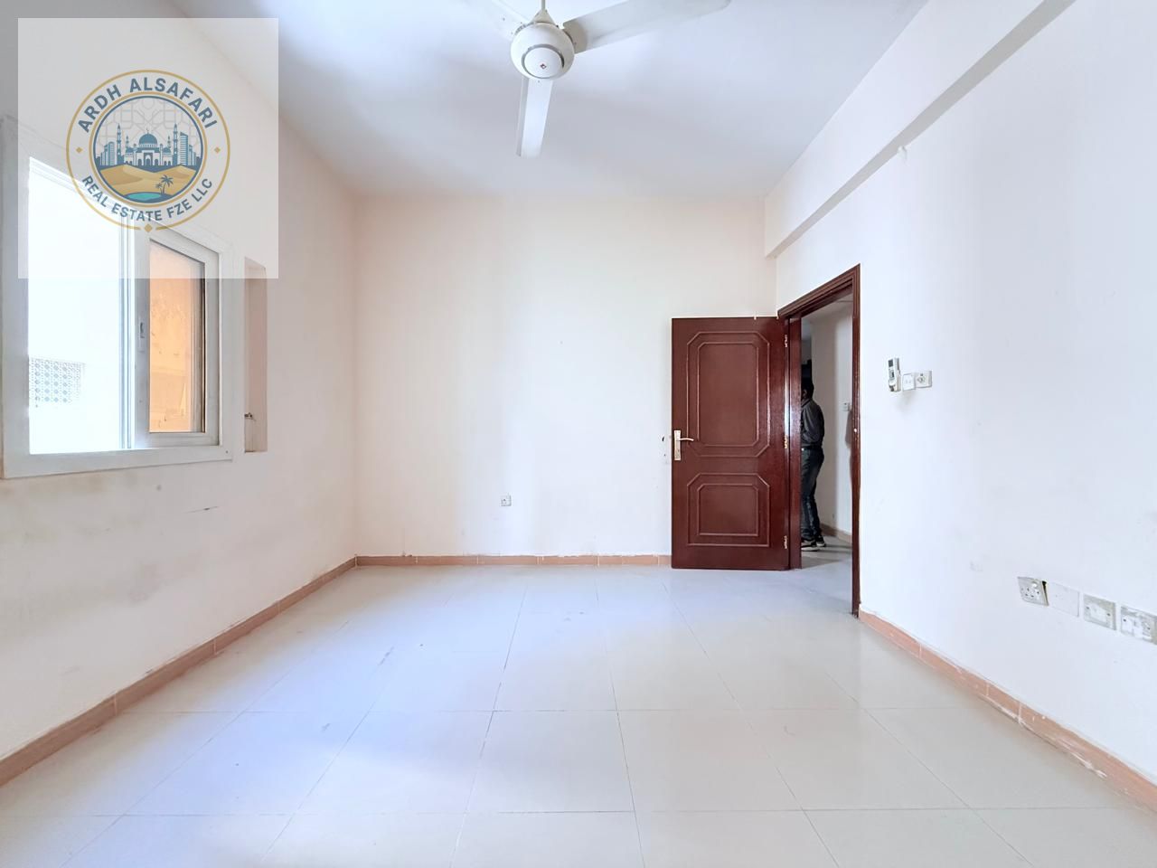 1BHK LUXURY APARTMENT READY TO MOVE APARTMENT GOOD MANTINACE GOOD LOCATION NEAR TO MUWAILAH BUS STATION