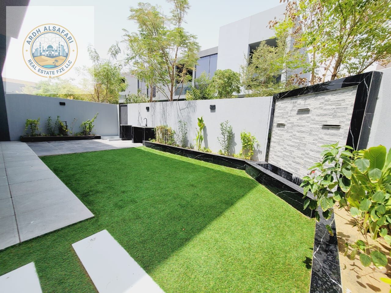 Luxurious 3 bed with ready garden+all master rooms +alla amenities just 160k