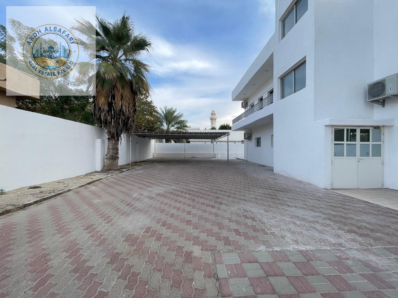 Hot offer 6 bed with majlis +10 car parking inside just 150k in al jazzat Sharjah