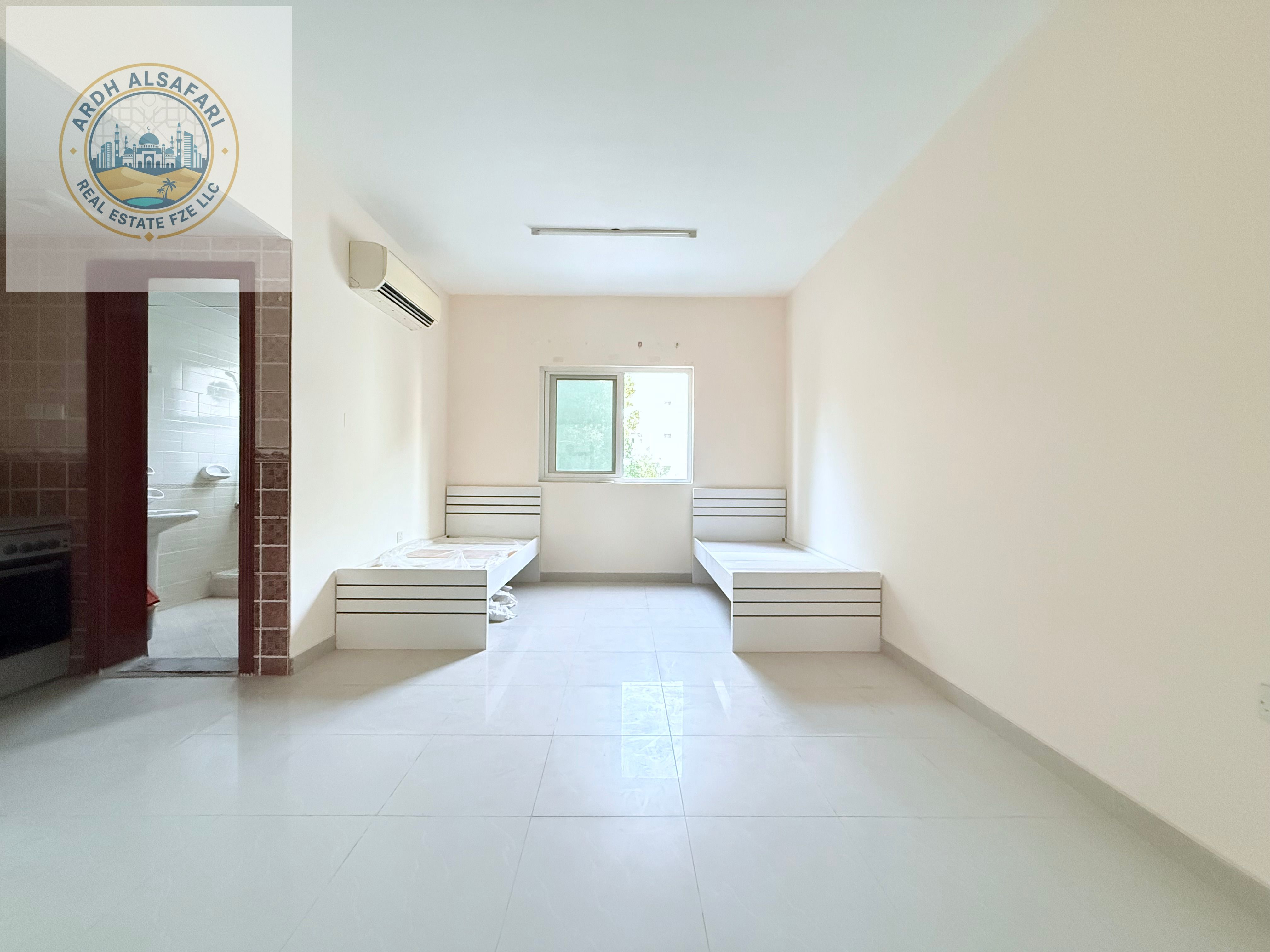 SPACIOUS STUDIO // NEAR THUMBY MEDICAL CENTRE , MUWAILEH BUS STATION // SEPARATE KITCHEN // REASONABLE PRICE // EASY ACCESS TO DUBAI