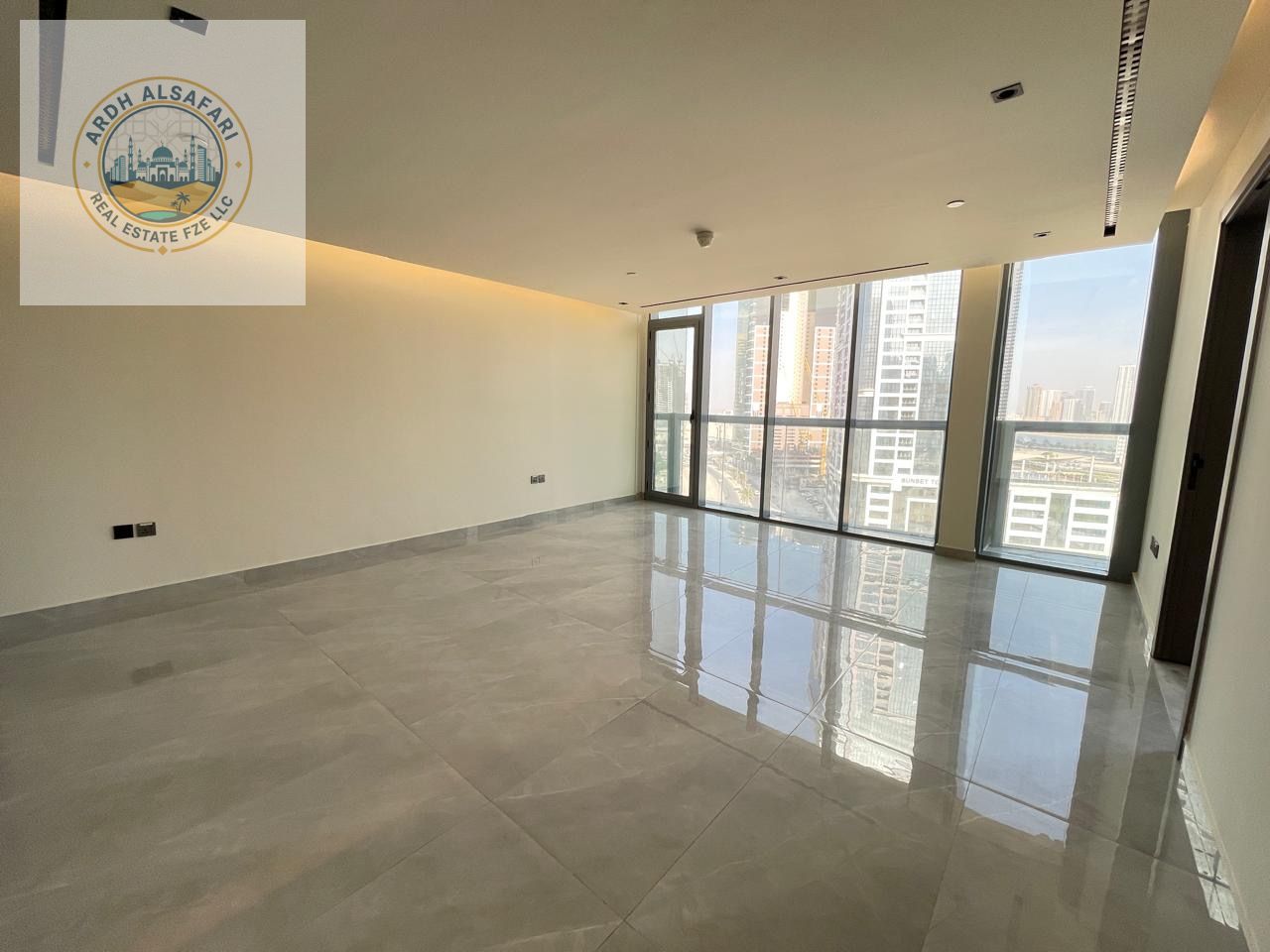 LIKE BRAND NEW - 4BR - CORNISH VIEW - WITH PARKING UNITS