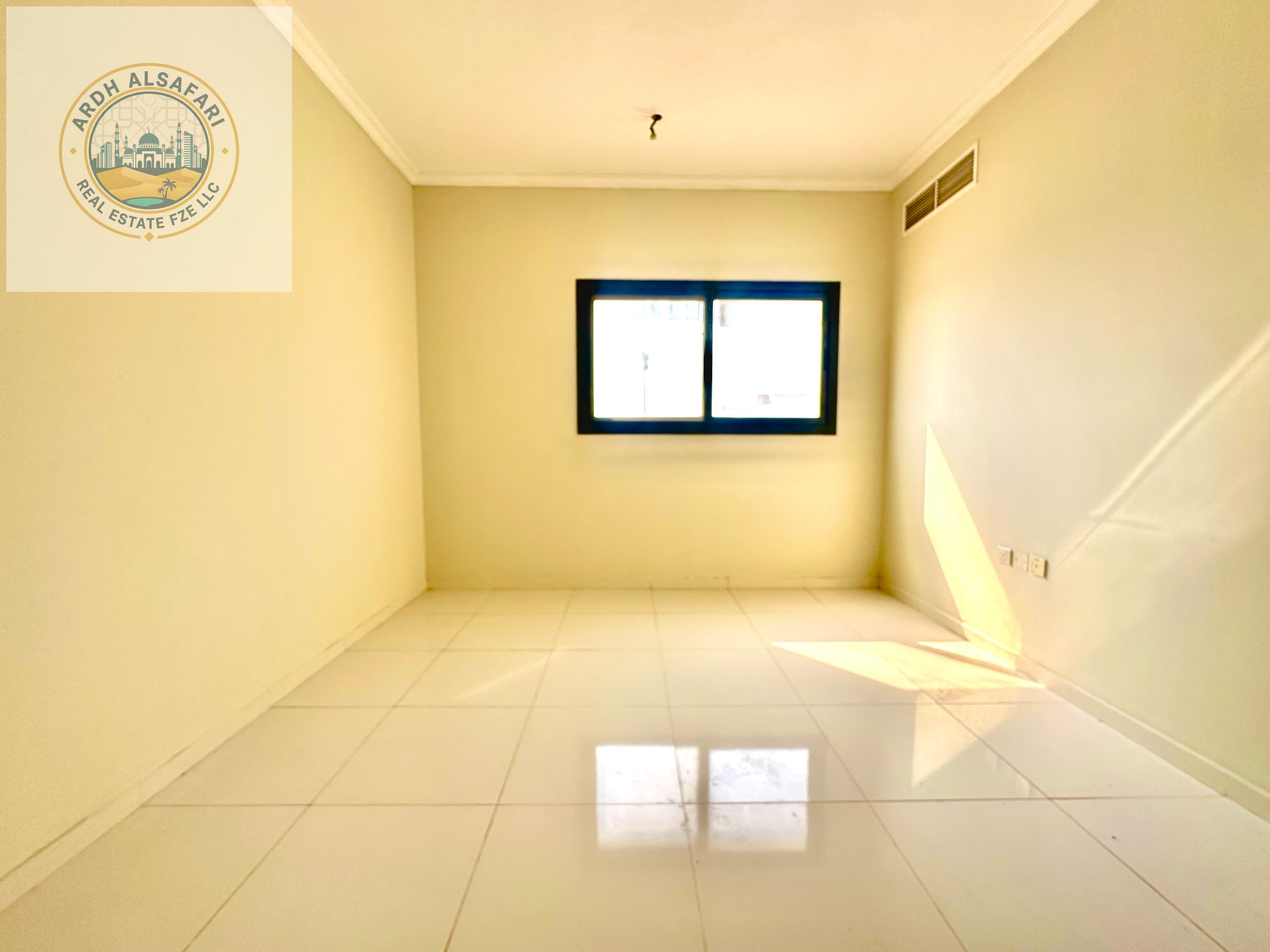 Great offer like brand new 1 bhk with master room ready to move you come and see hope you like it