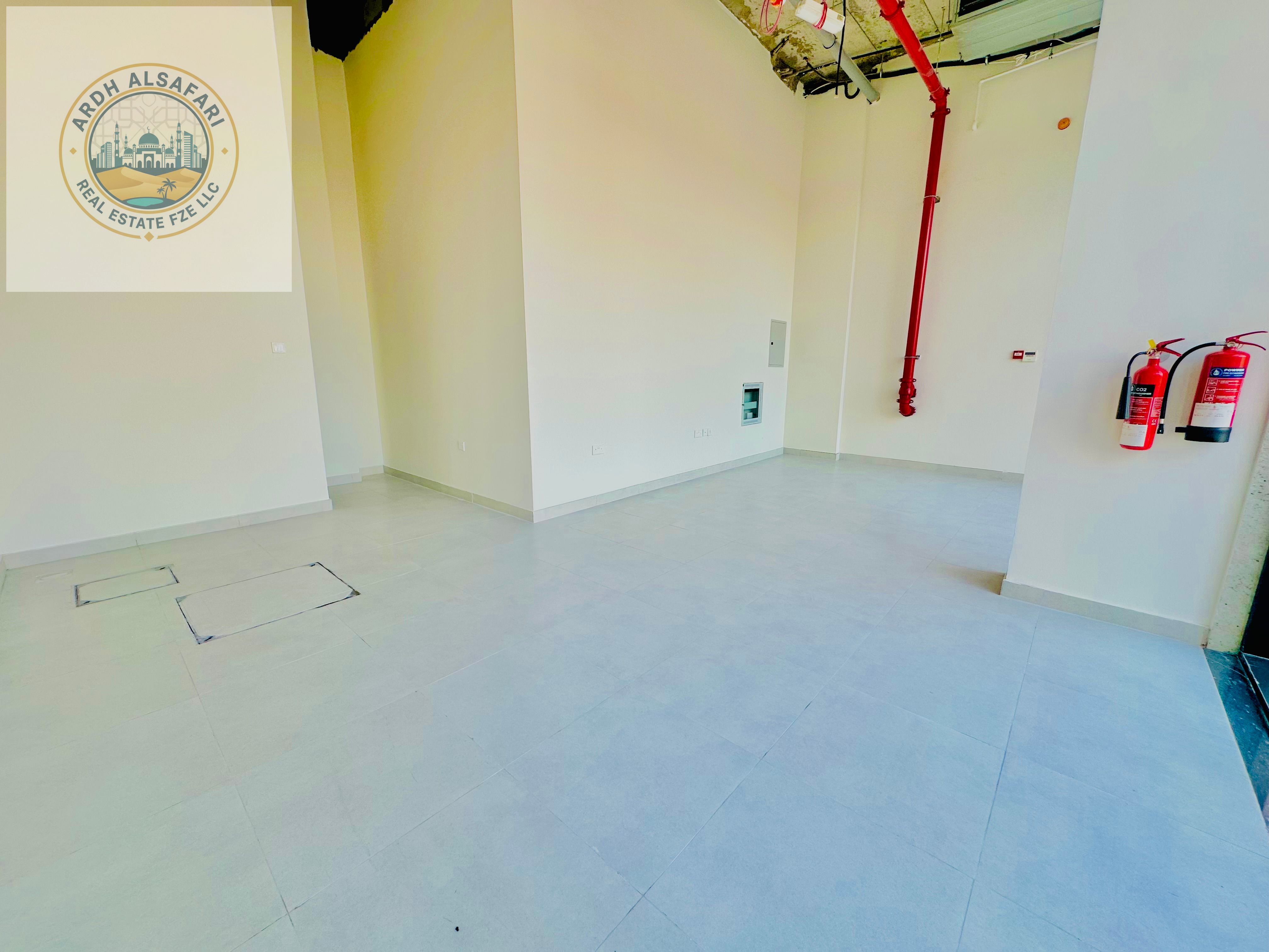 Huge size shop prime location brand new with bath