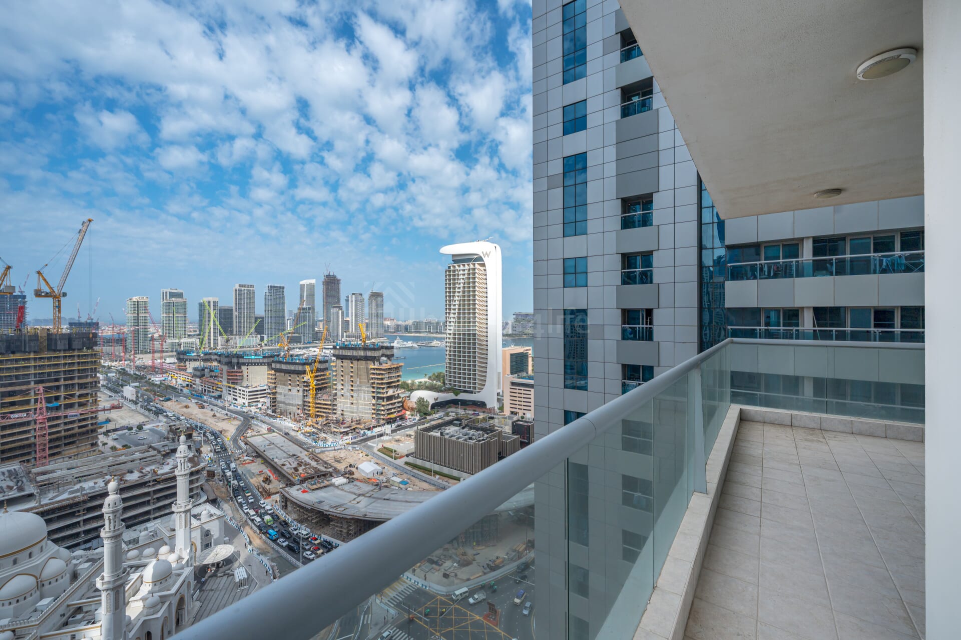 Spacious Luxury Apt | Emirates Crown Tower