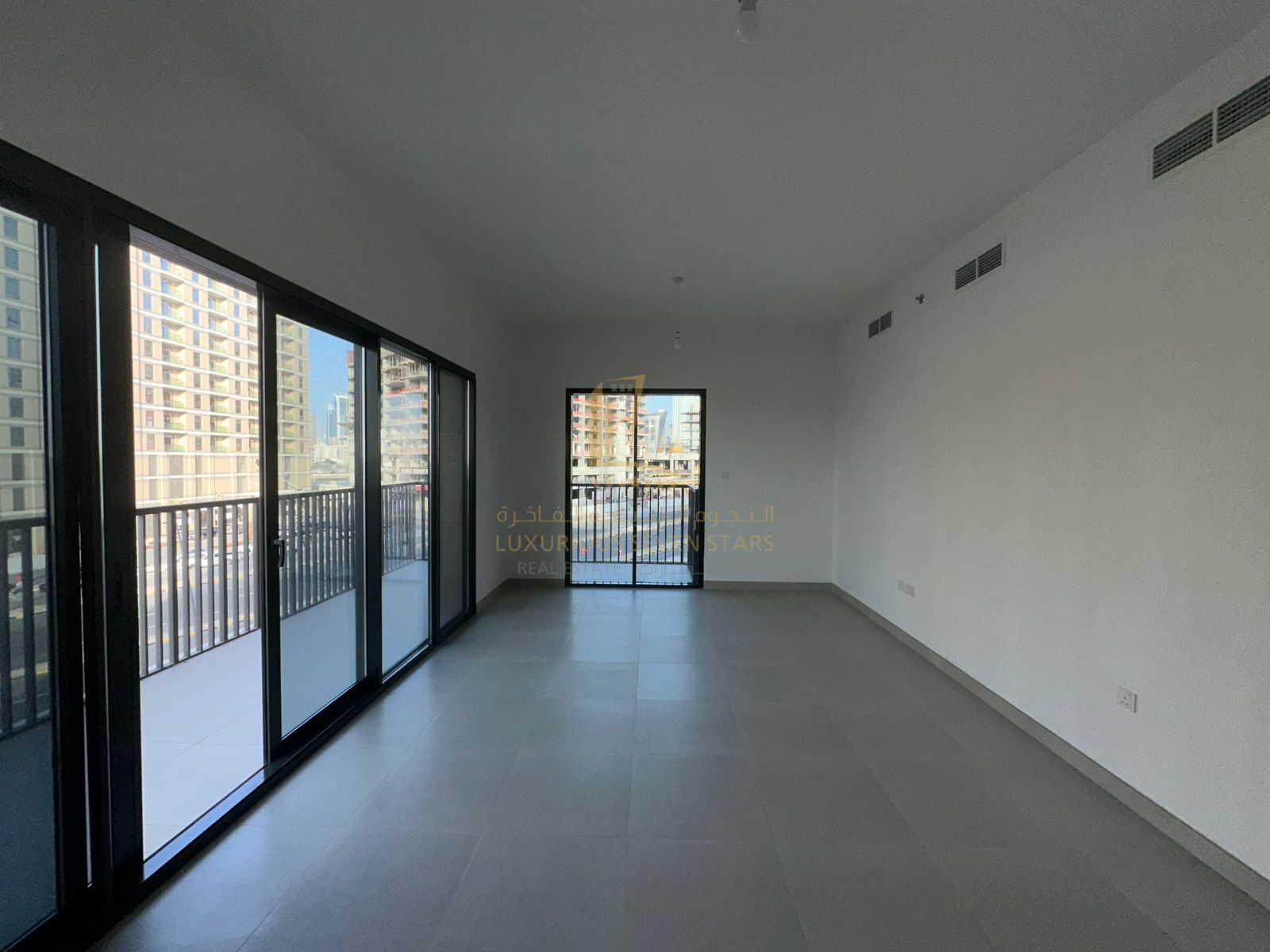 For Sale 3-Bedroom Apartment with Living Room in Maryam Island – Jawaher 1 Building with Open View