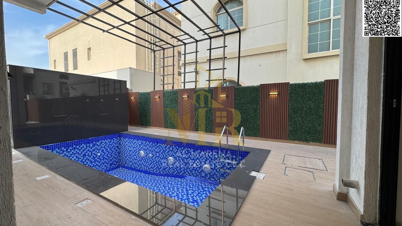Directly from the owner: Corner villa with private pool, two floors and roof, next to the mosque. Freehold ownership for all nationalities.