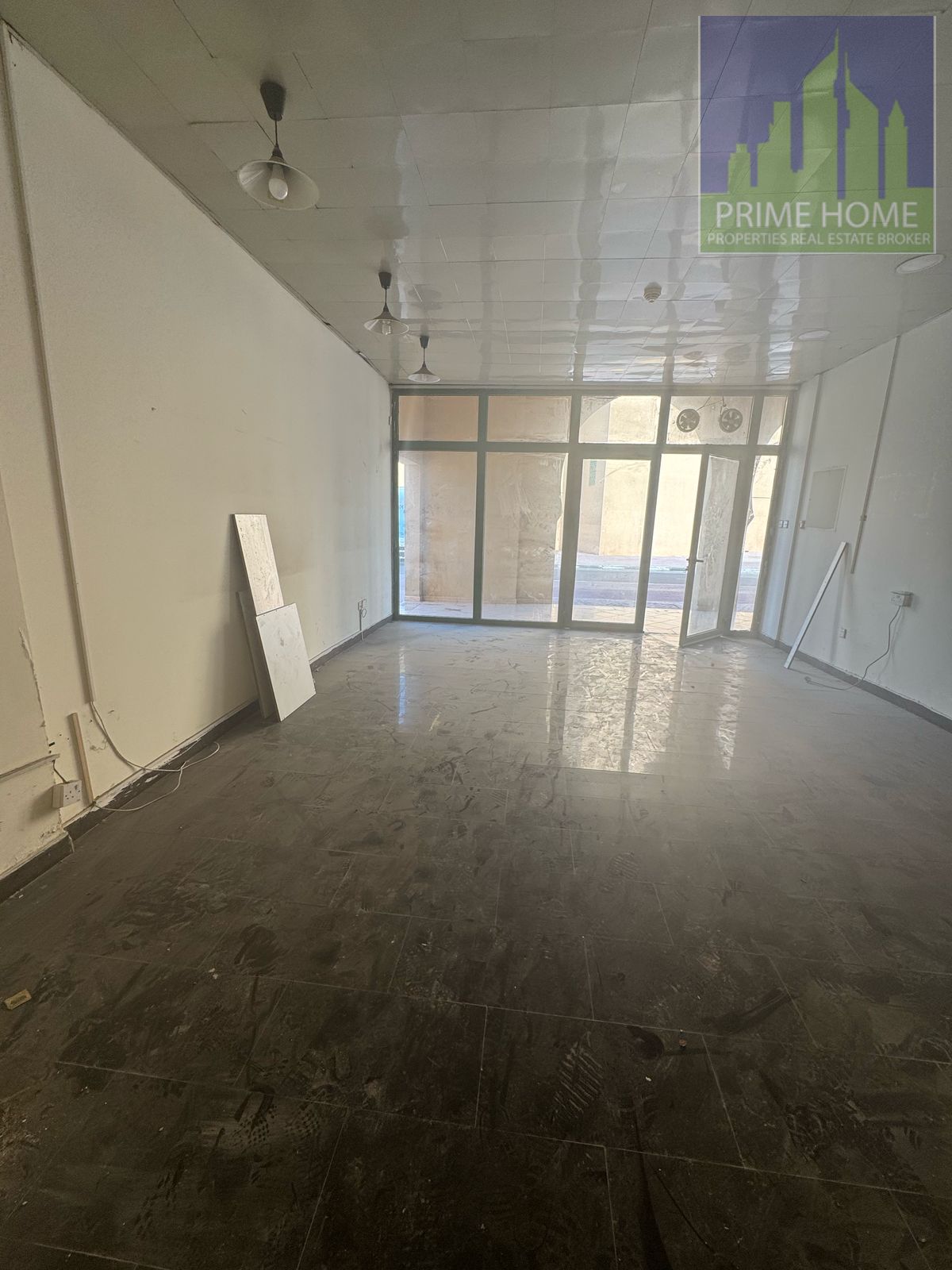 FULLY FITTED SHOP FOR RENT ENGLAND CLUSTER PRIME LOCATION