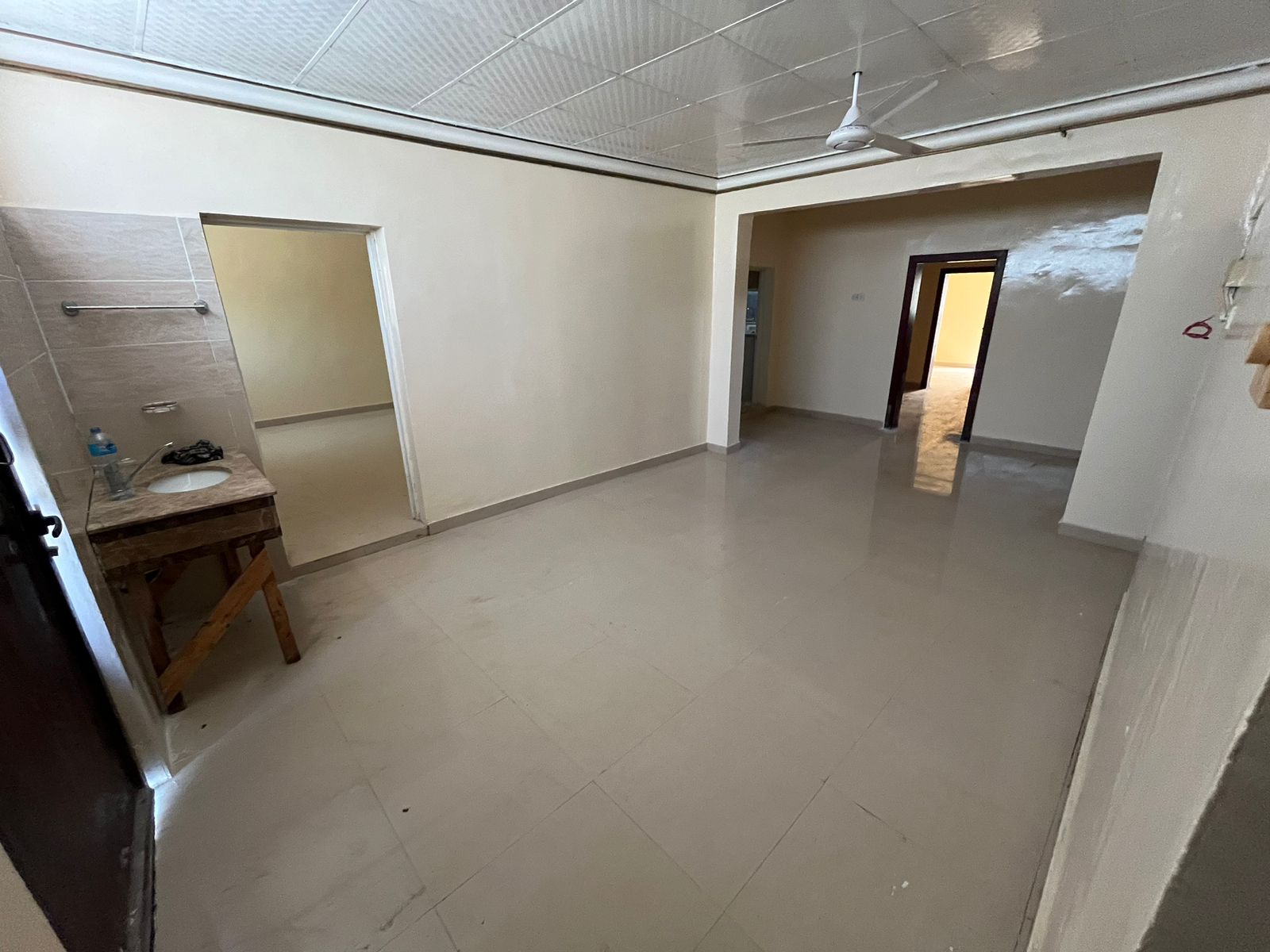 Available for annual rent in Ajman Traditional house in Al Yawarah 2 5 master bedrooms and 2 living rooms Fully renovated Price: 70,000 AED an