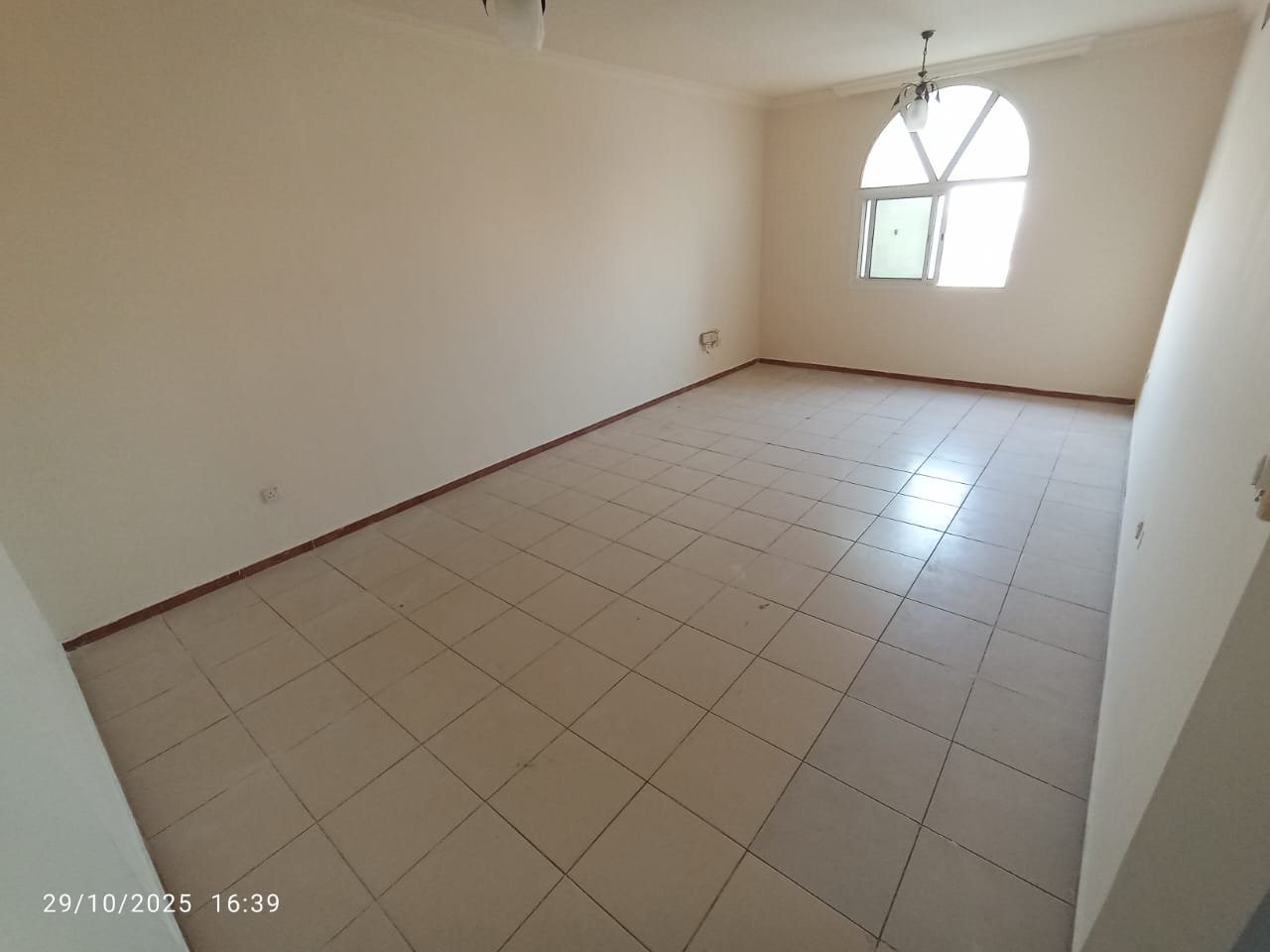 Annual Rent in Ajman Two-bedroom apartment with a living room and two bathrooms, air conditioning Location: Al Rashidiya 3, Old Traffic Stree