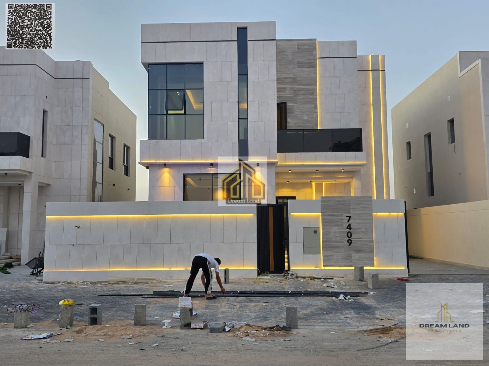 Villa for sale in Ajman at a bargain price. Excellent location. Freehold ownership for life. Open to all nationalities with bank financing available.