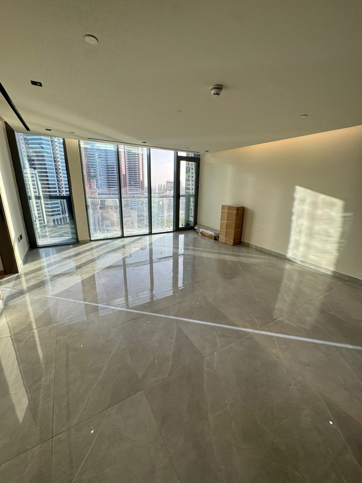 For rent: a luxurious penthouse in one of the most prestigious and peaceful areas of the Emirate of Sharjah, in the Al Mamzar area overlooking Al Mamz