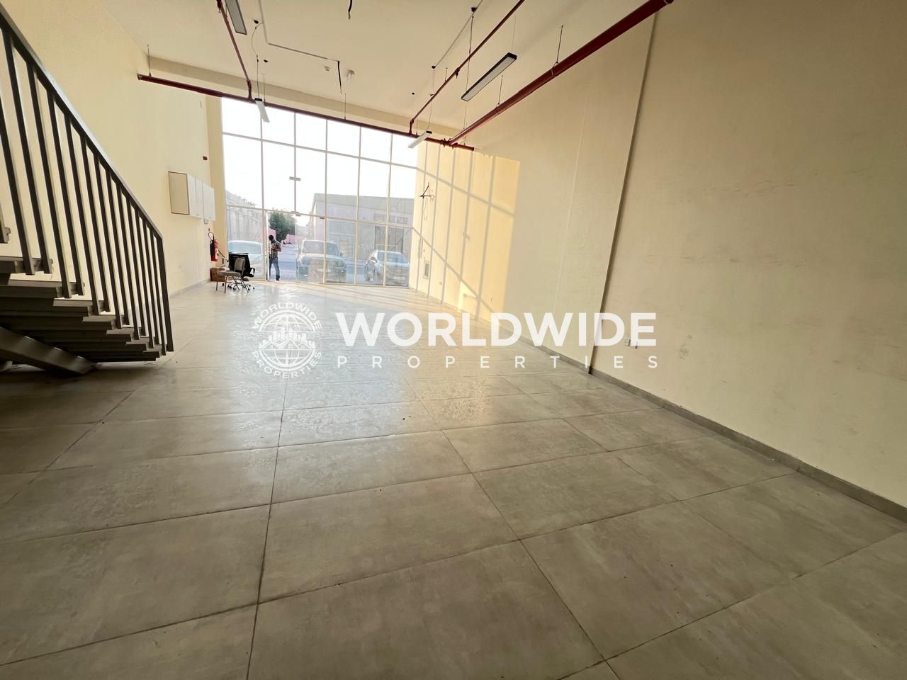 BRAND NEW SHOWROOM/WAREHOSE AVAILABLE FOR RENT