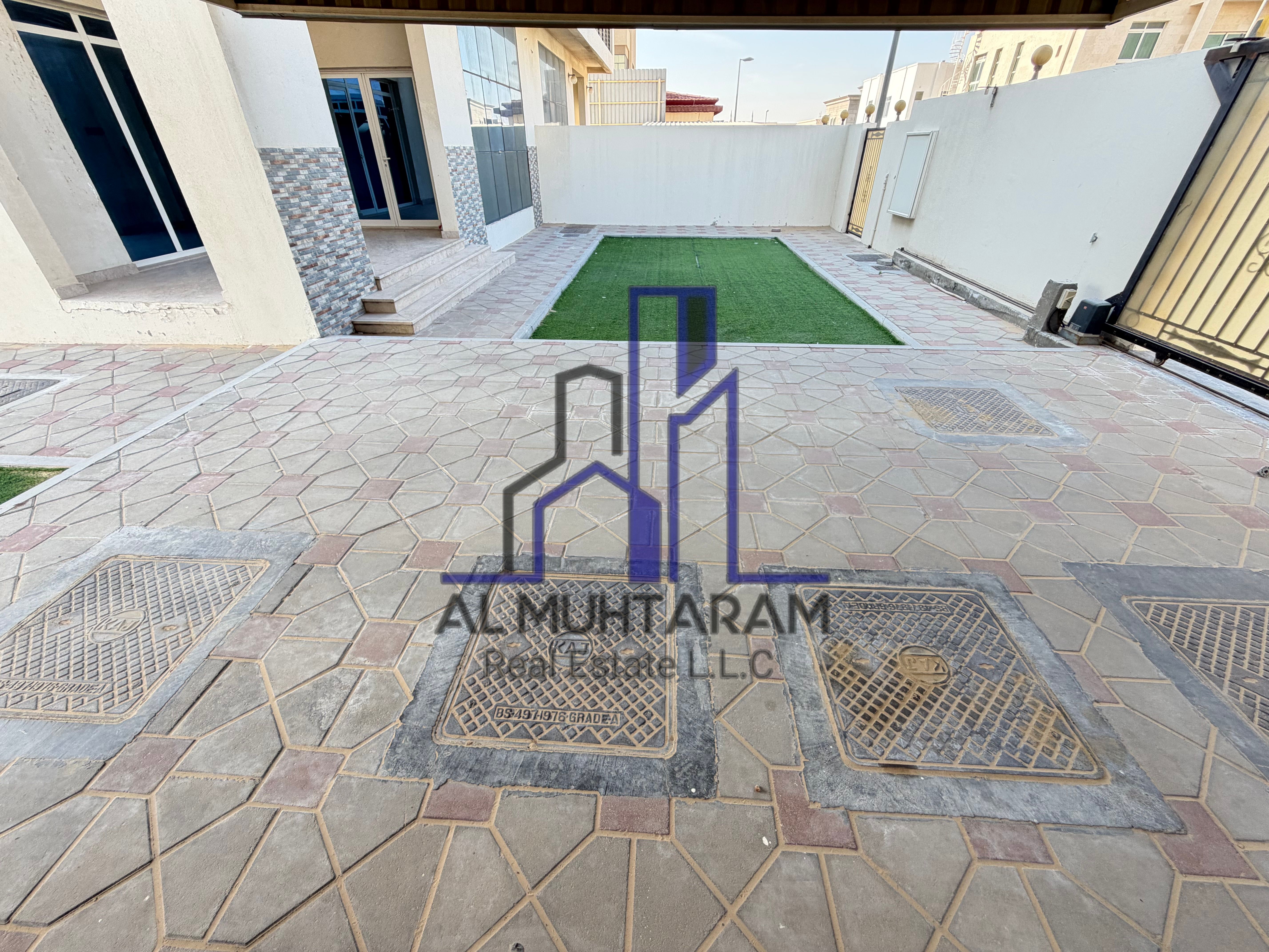 Like a brand new 5 Bhk villa Dubal story Dubal balcony big garden in al riqabih sharjah