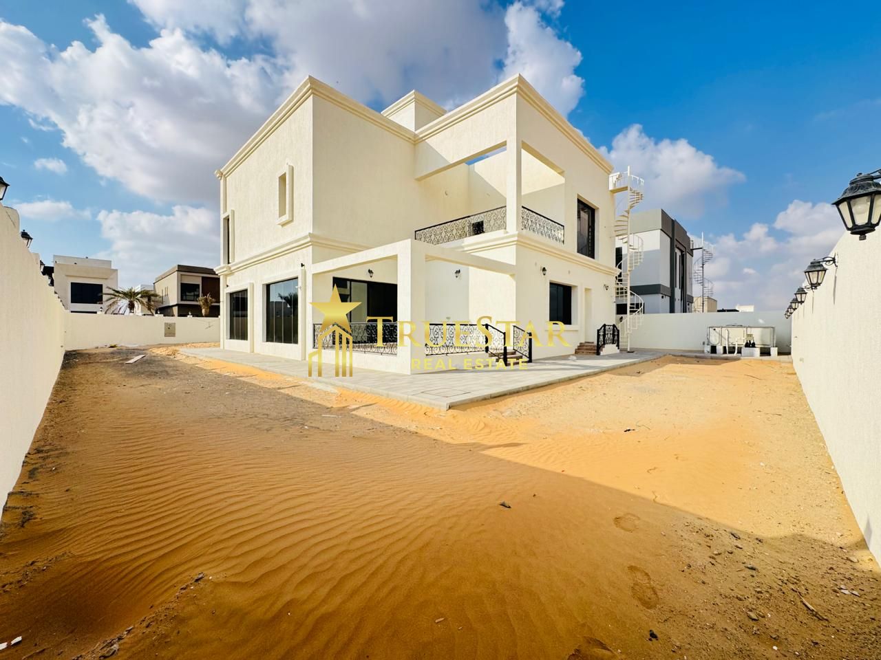 BRIGHT 5BR MAIDS PRIVATE GARDEN INDEPENDENT VILLA