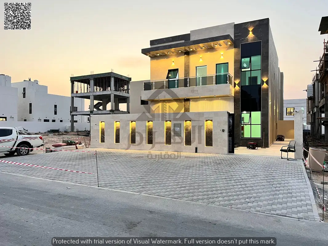 Own your dream villa and invest in a luxurious villa in the heart of Al-Hilweh 1, with all fees included.