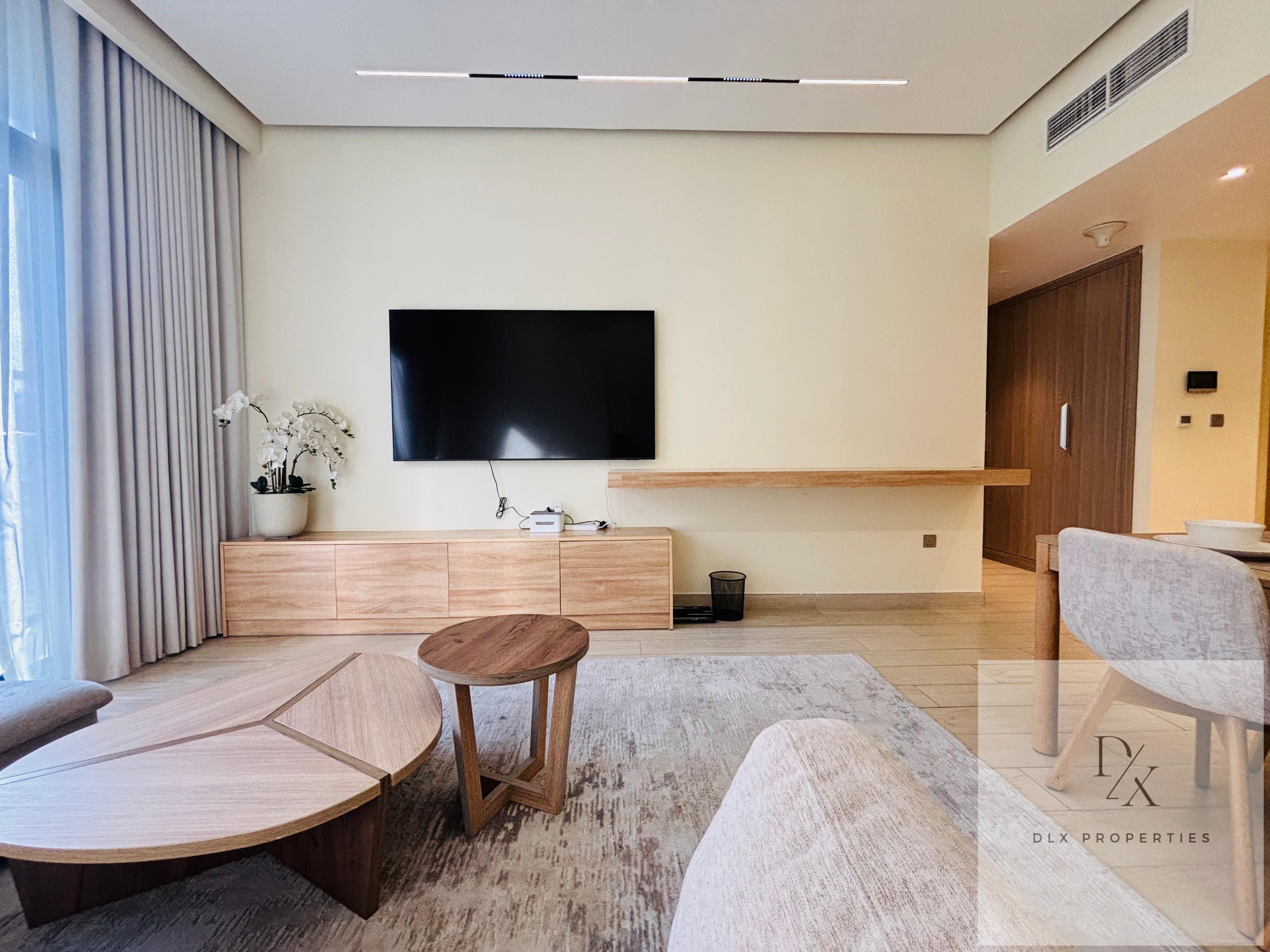 MULTIPLE UNITS | SPACIOUS | CHILLER FREE