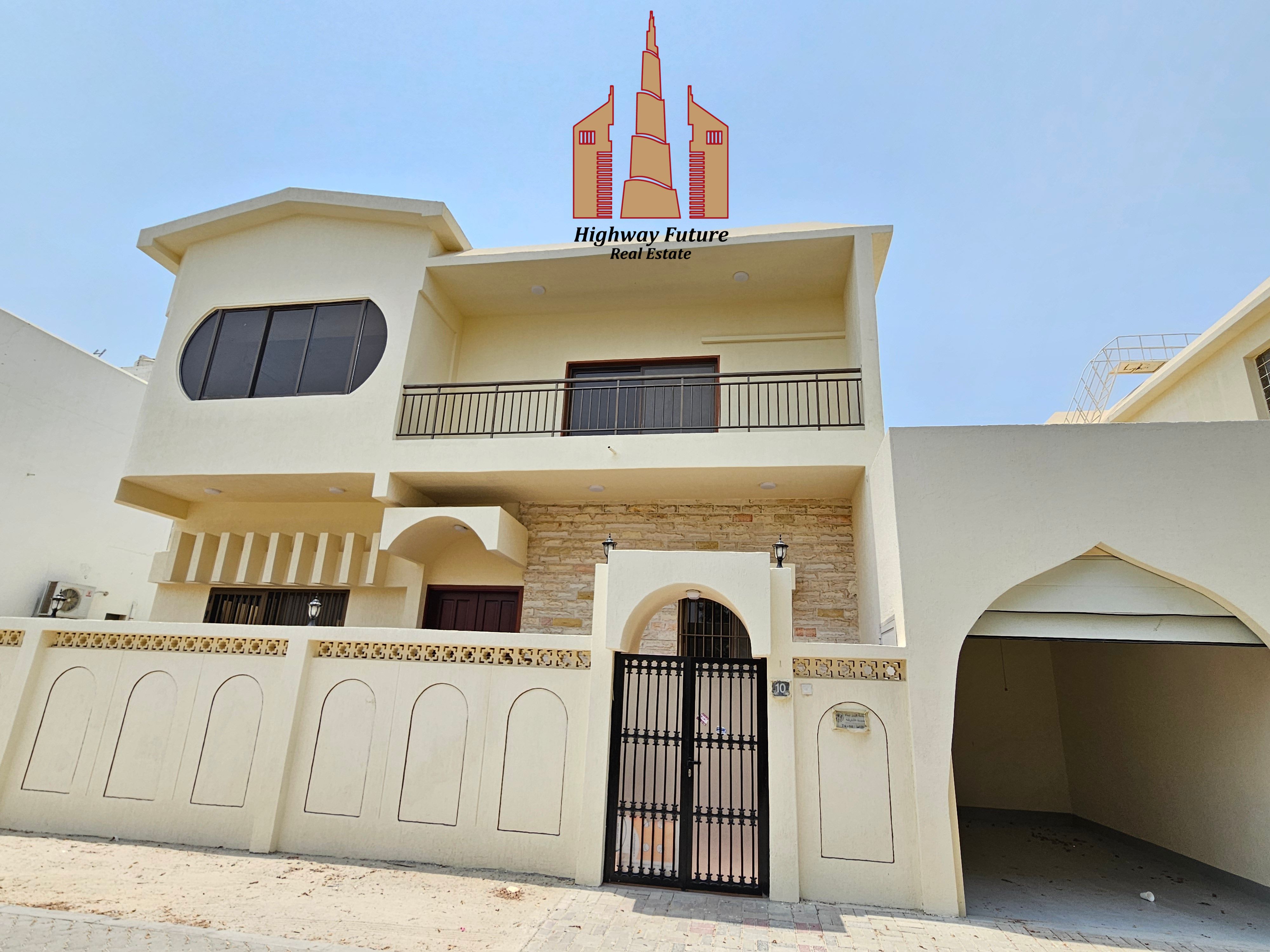 3 Bed room 2 Hall Majlis Maids room Big villa near Beach Wardrobe like new Villa 95k.