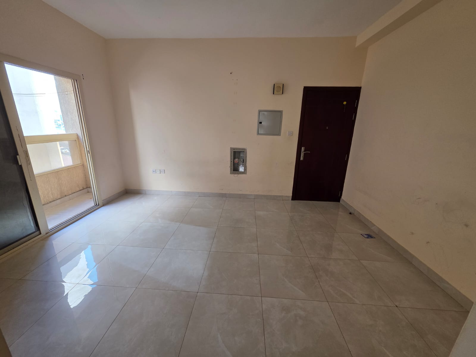 The most beautiful apartments at the lowest prices for annual rent in Al Jurf 2, Ajman. A new one-bedroom apartment with high-end finishes directly on