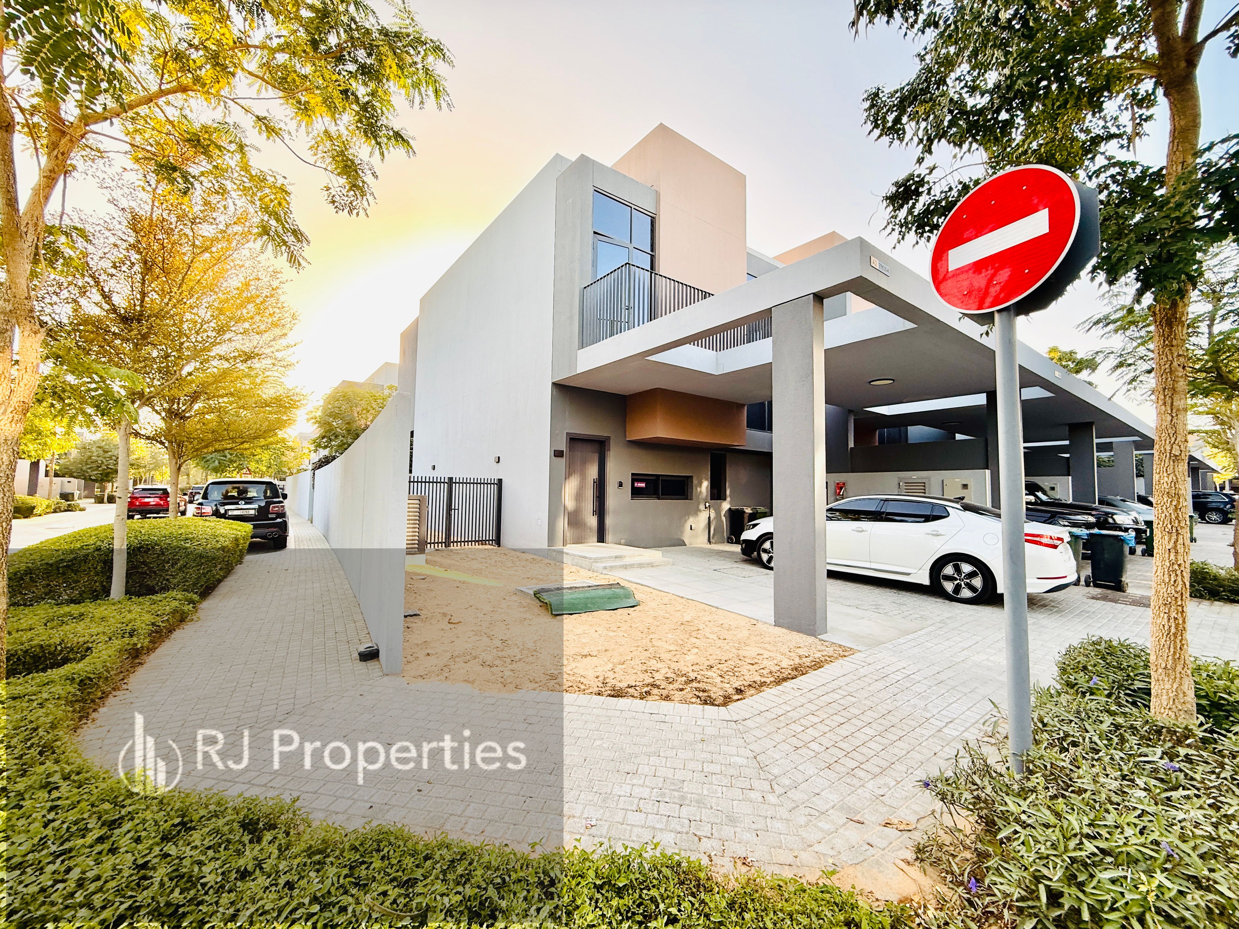 Luxury 3bed corner unit with garden just 2.5mlion