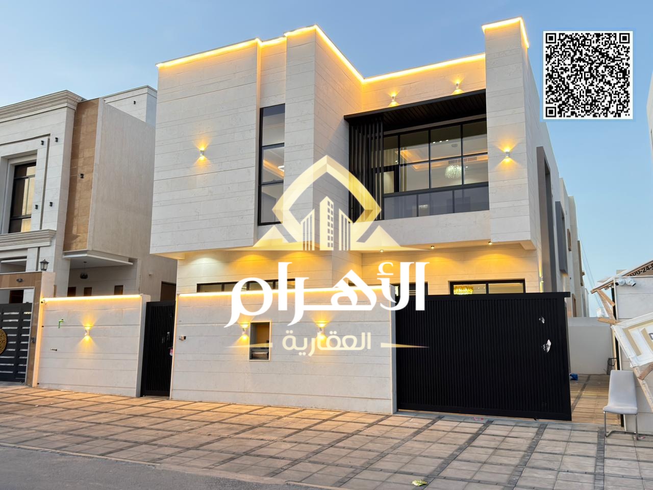 For sale in Al Yasmin area, a modern villa with central air conditioning in a prime location - 6 rooms with a roof terrace