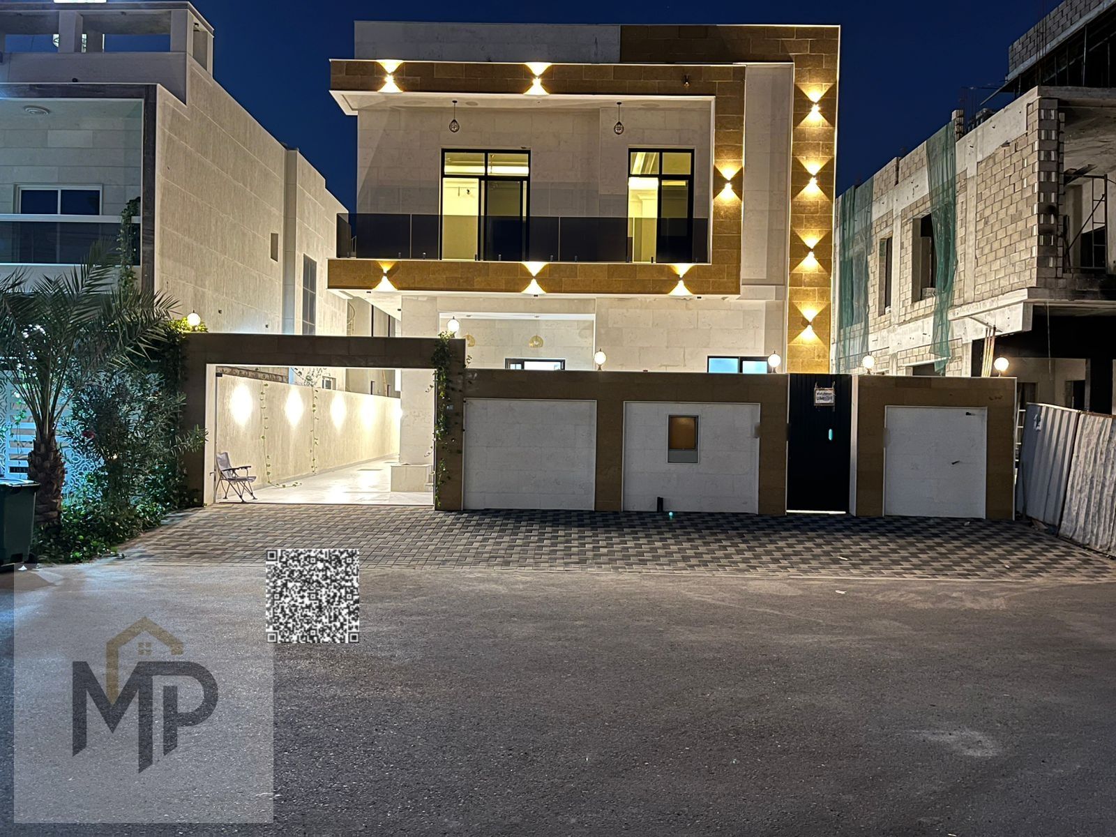 Villa specifications in Al Yasmin: A luxurious and bright villa for sale in the Al Yasmin area, consisting of 5 spacious master bedrooms.