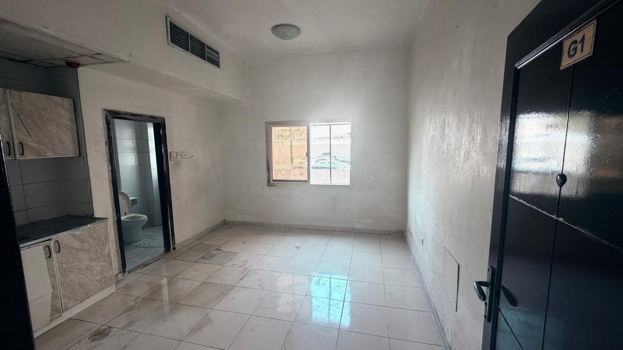 Lowest price, ground floor studio apartment with central air conditioning, spacious and practical, full maintenance included by the owner, prime locat