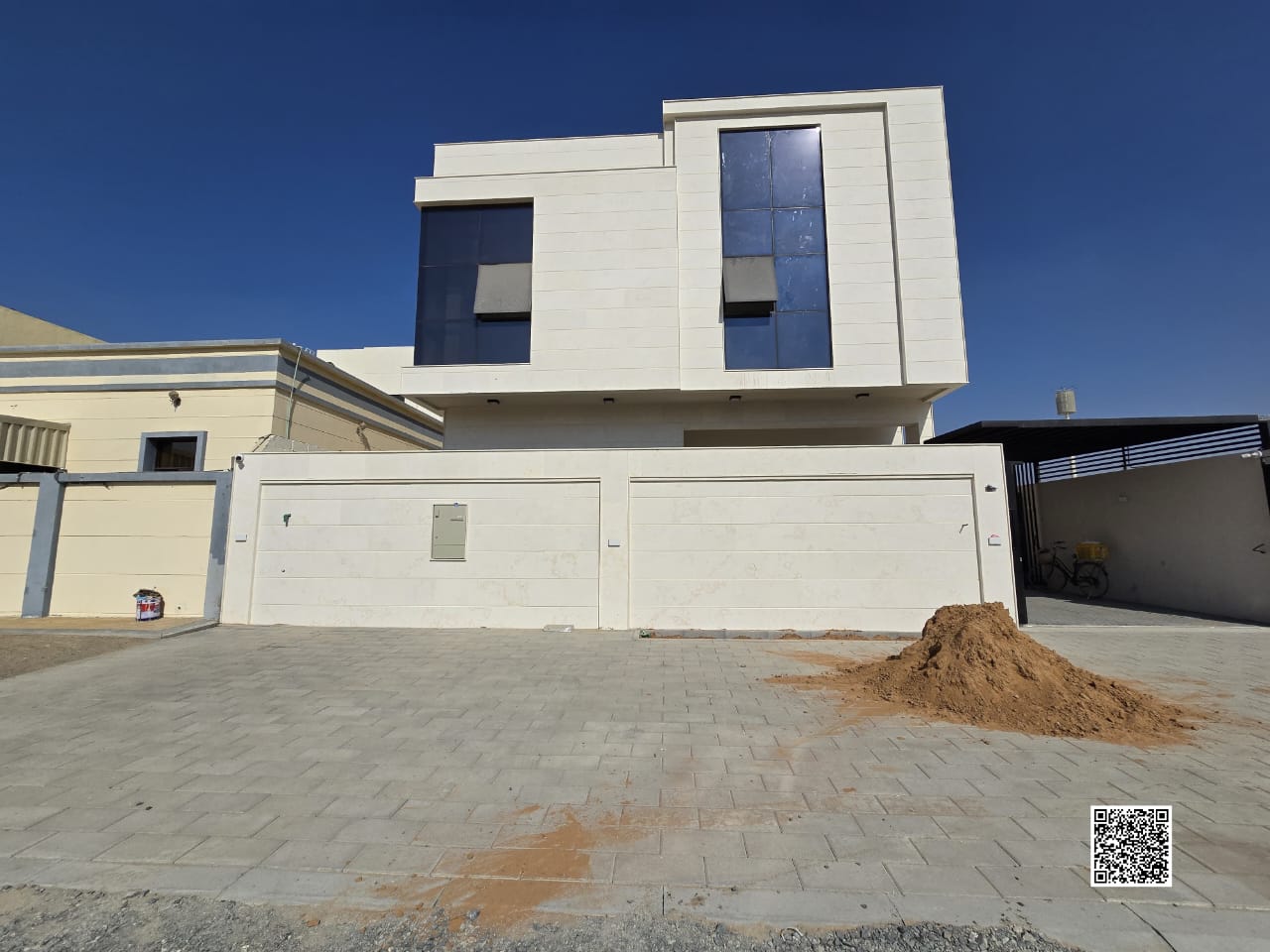 Own your dream two-story villa in the Al Yasmin area, next to Al Hamidiya Park, directly from the owner with no down payment and bank financing available.