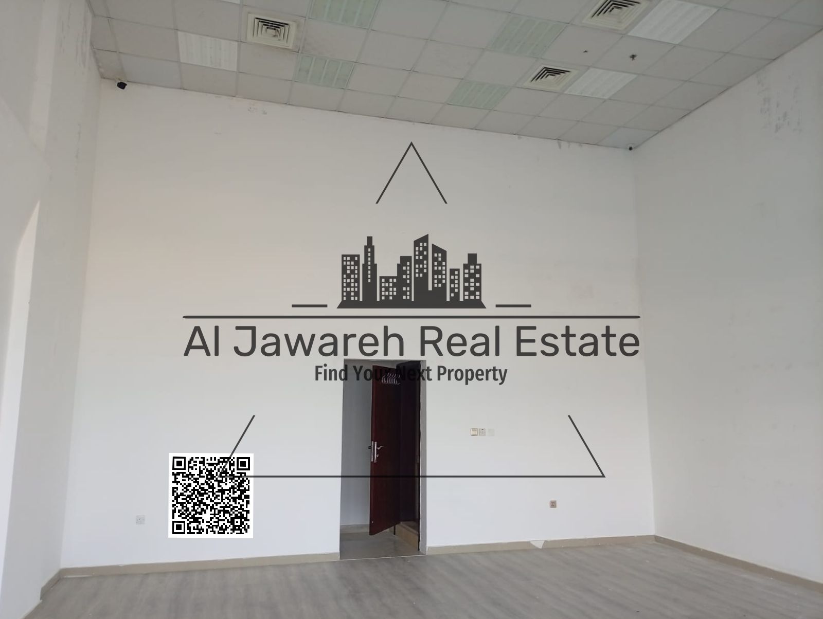 Commercial space for rent in Lewar 1 | Prime strategic location | Suitable for all businesses | On a main street | Bathroom | Built-in wardrobes
