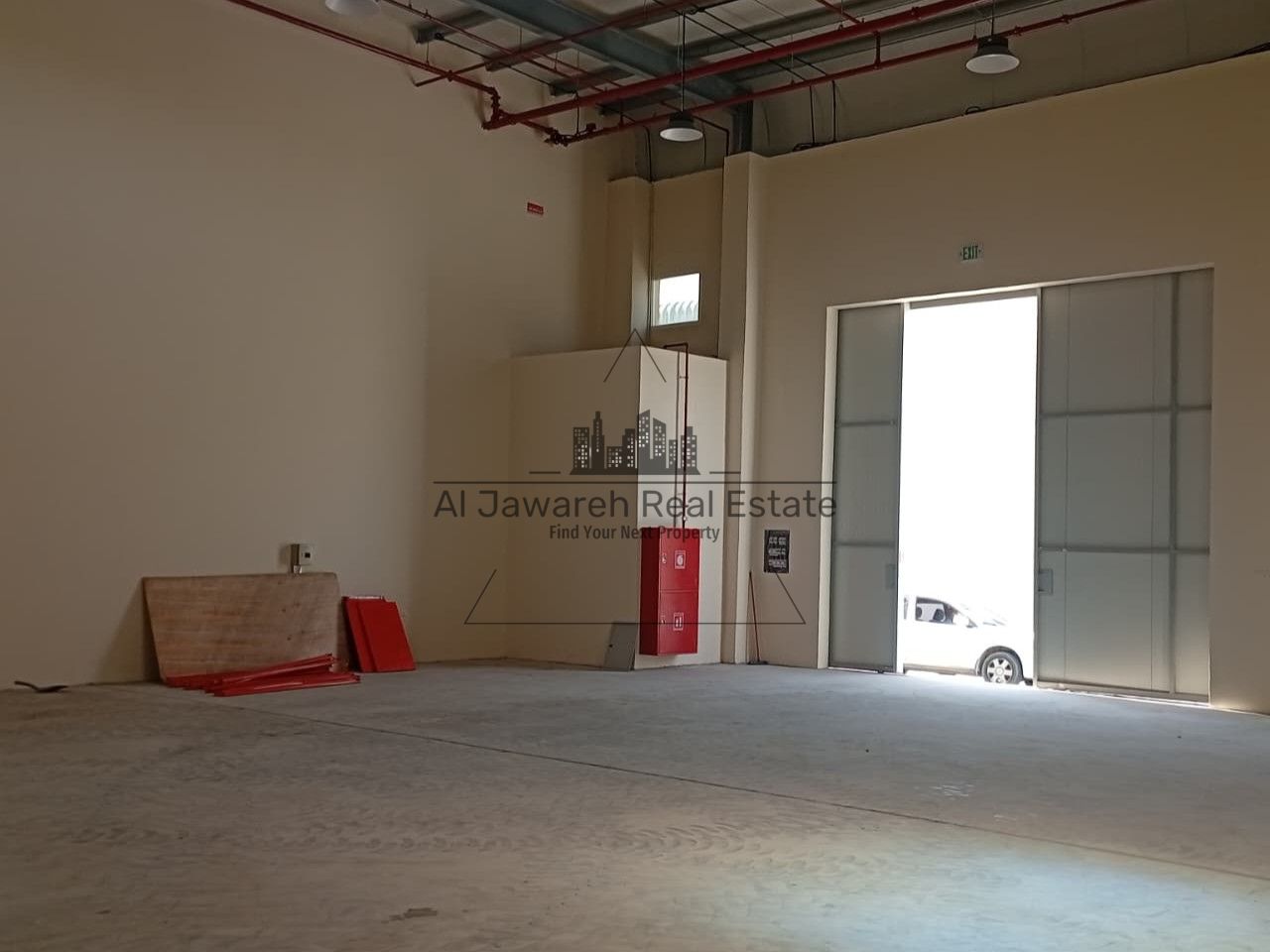 For Rent – First-Use Warehouse in Umm Al Quwain A first-use warehouse is available for rent in a prime location in Umm Al Quwain. The property