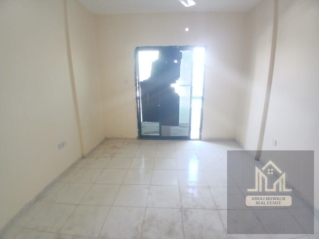 Ready to move apartment available prime location with balcony