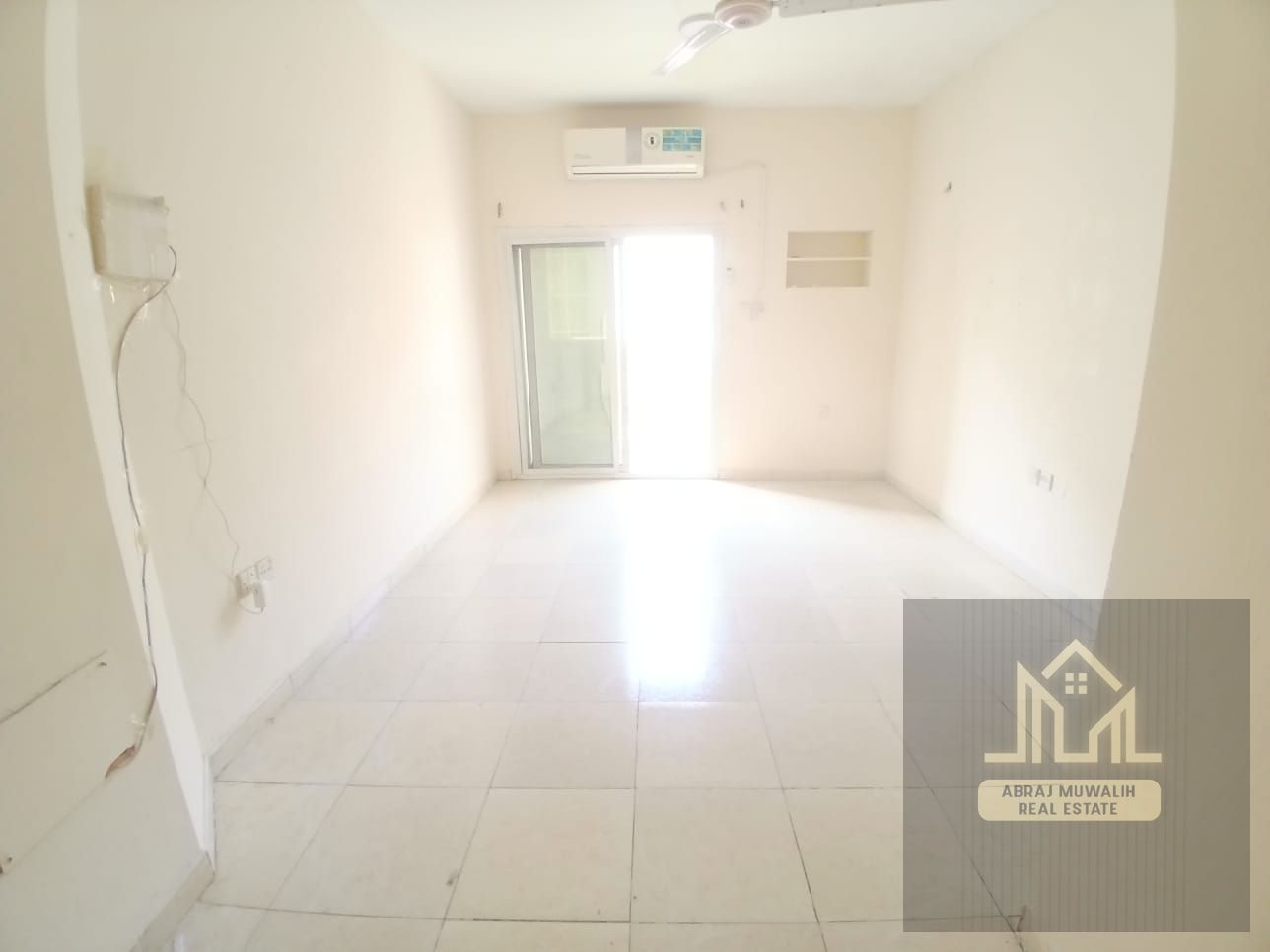 Ready to move apartment available prime location with balcony