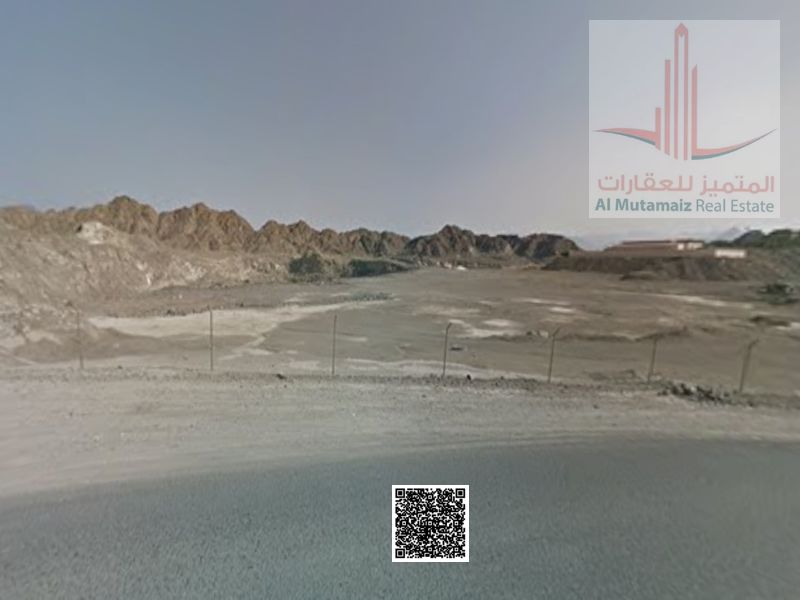 A prime investment opportunity for discerning buyers! Residential/commercial land for sale directly from the owner in Masfout 1. Corner plot on two pa