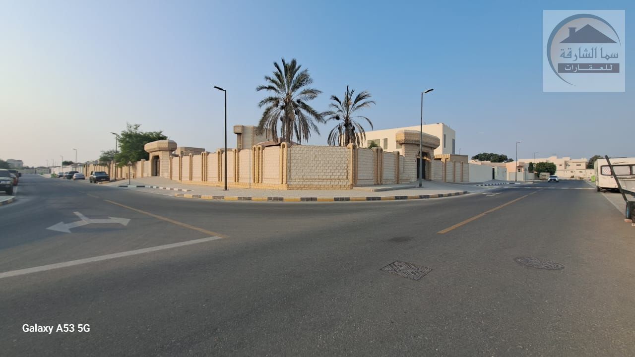 For sale: Corner ground floor villa in Al Tarfa area, Sharjah. Prime location, close to City Centre Al Zahia and all amenities.