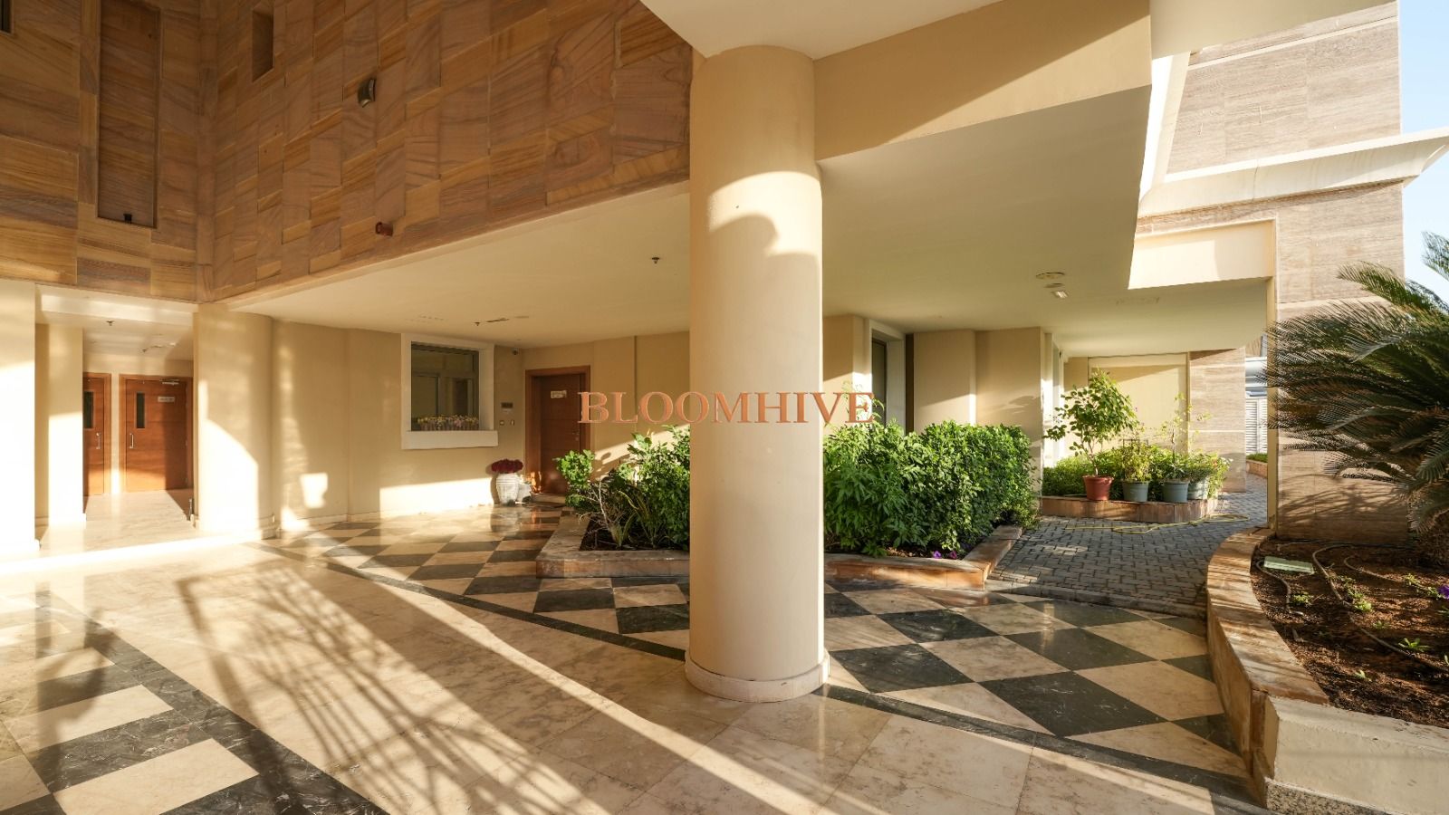 Extra Spacious 2BR-Duplex with Maidroom Private Enterance 2 Parkings