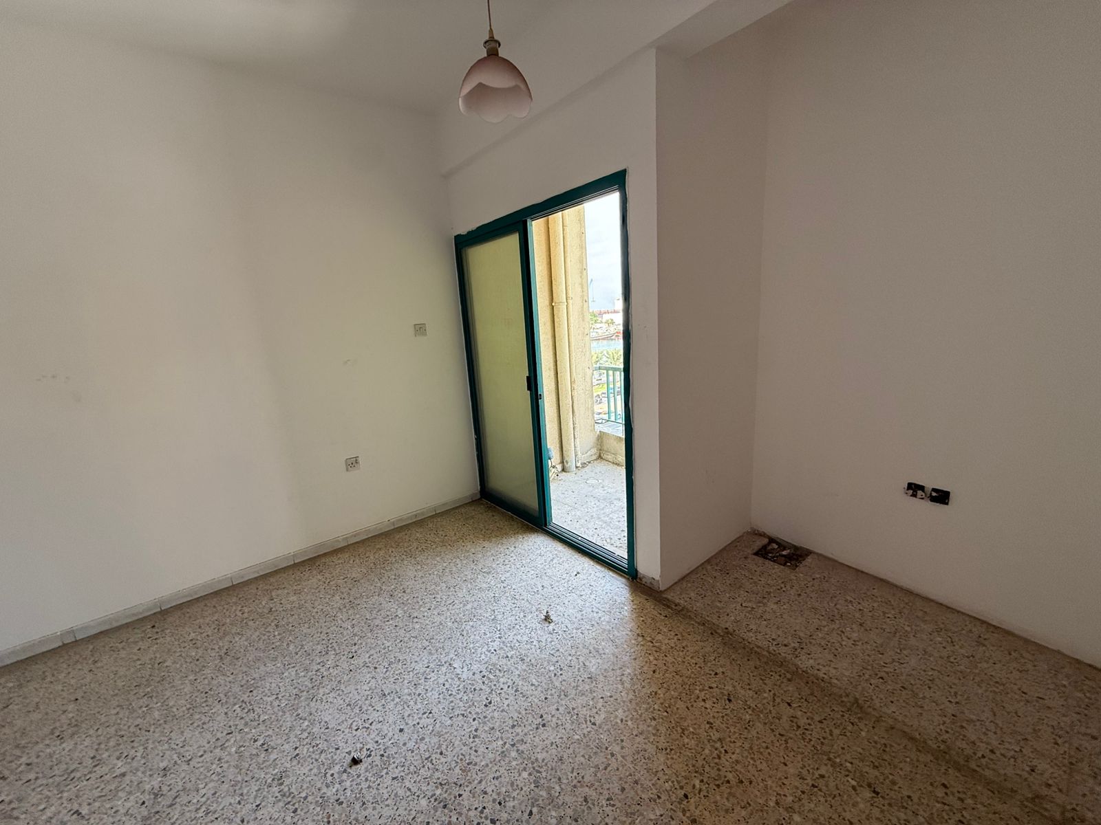 One bedroom and living room / Spacious / Balcony / Sea View