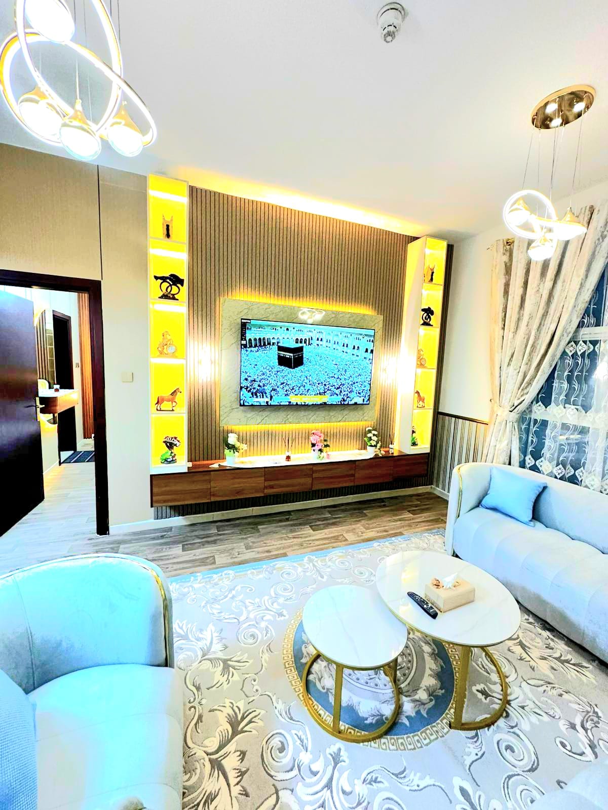 Super deluxe finishing with private indoor parking, brand new furnishings, first occupancy.