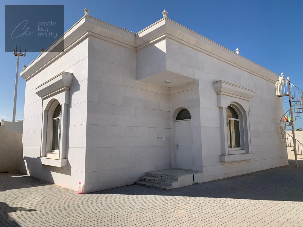 SPACIOUS 3-BED VILLA WITH HUGE COMPOUND | OLD RIFFA