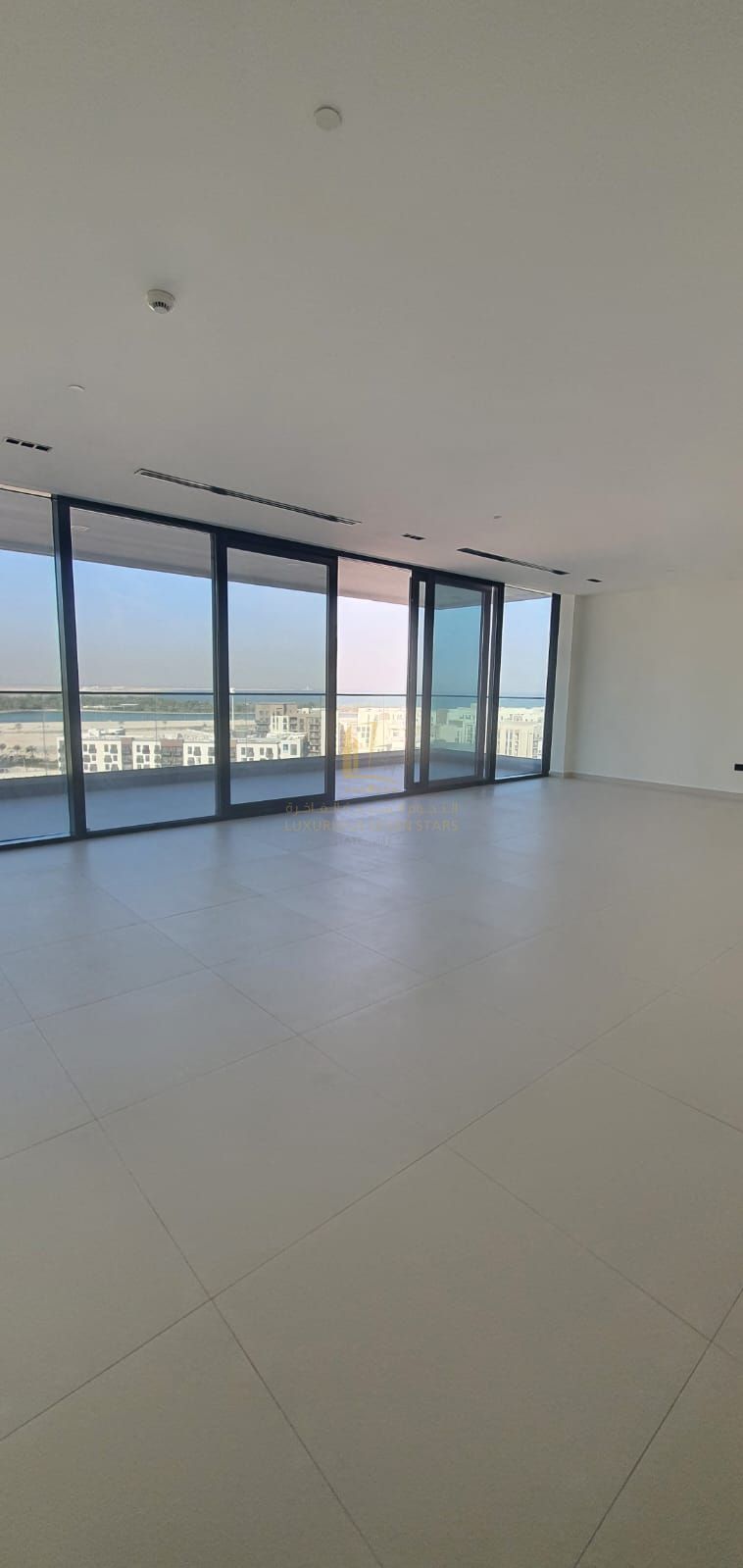 For Sale Very Luxurious 4-Master Bedroom Apartment with Living Room in a Front-Row Tower on the Lake
