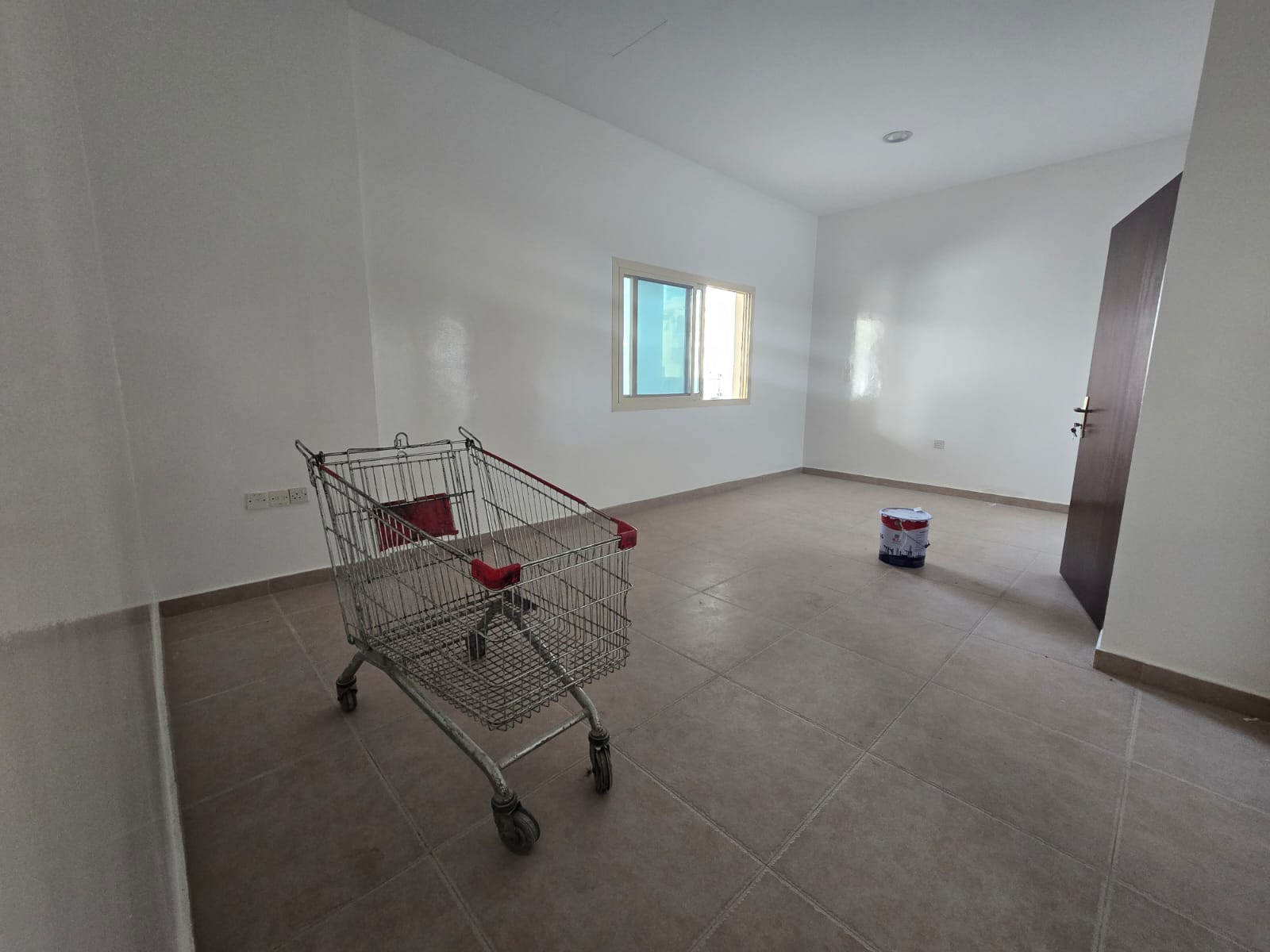 Ground floor apartment, one bedroom and living room, split AC, built-in wardrobes, maintenance included, prime location in Rawdah 1