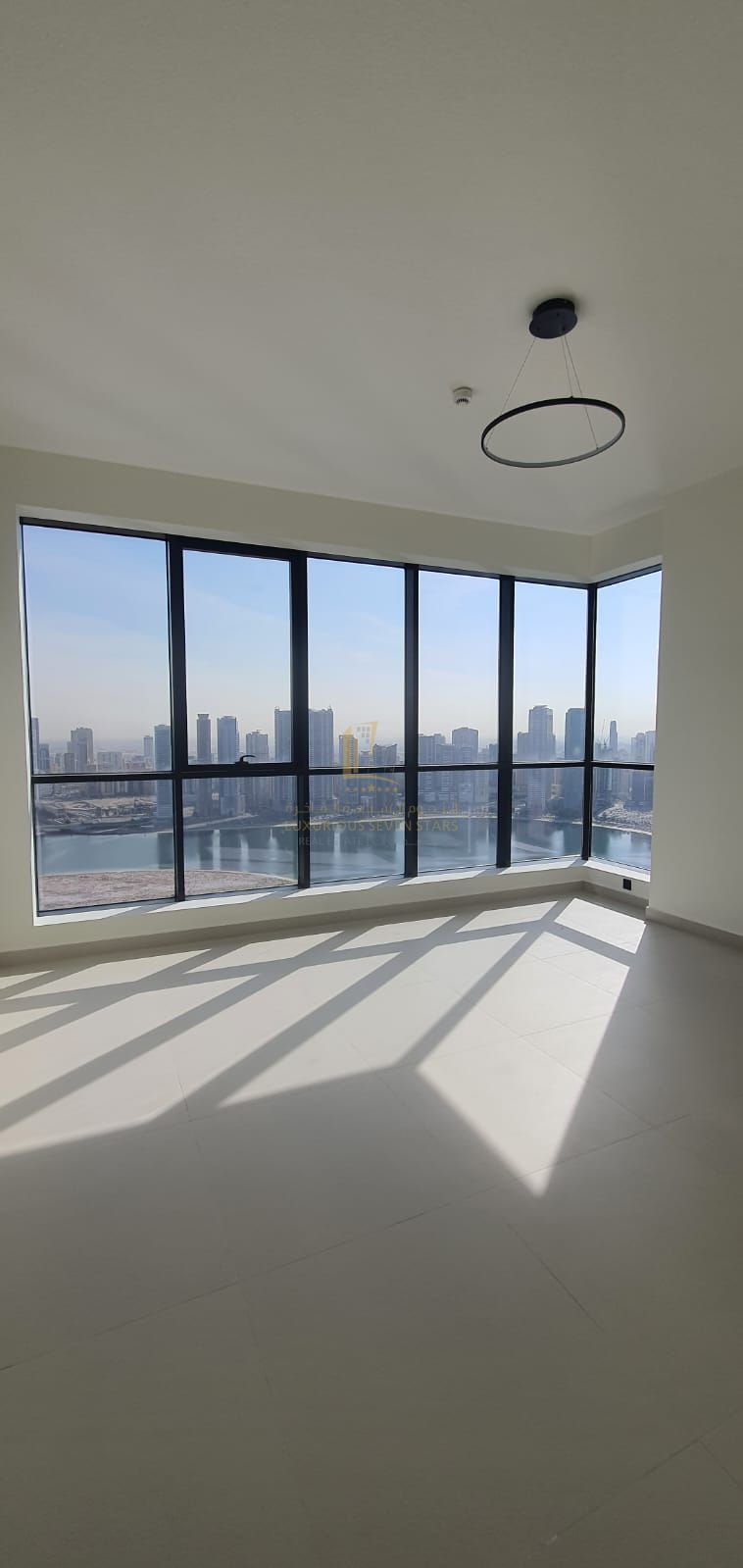 For Rent Very Luxurious 3-Master Bedroom Apartment with Living Room in a Front-Row Tower on the Lake