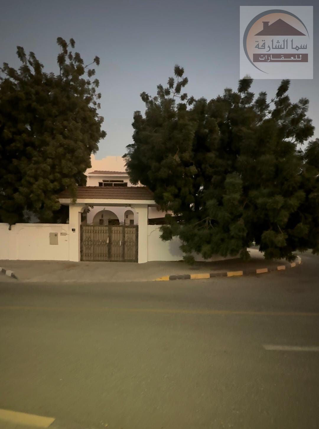 For sale: a distinctive villa at an excellent price in Al Faleej, Sharjah. The villa is on a corner plot with two streets, close to all amenities.