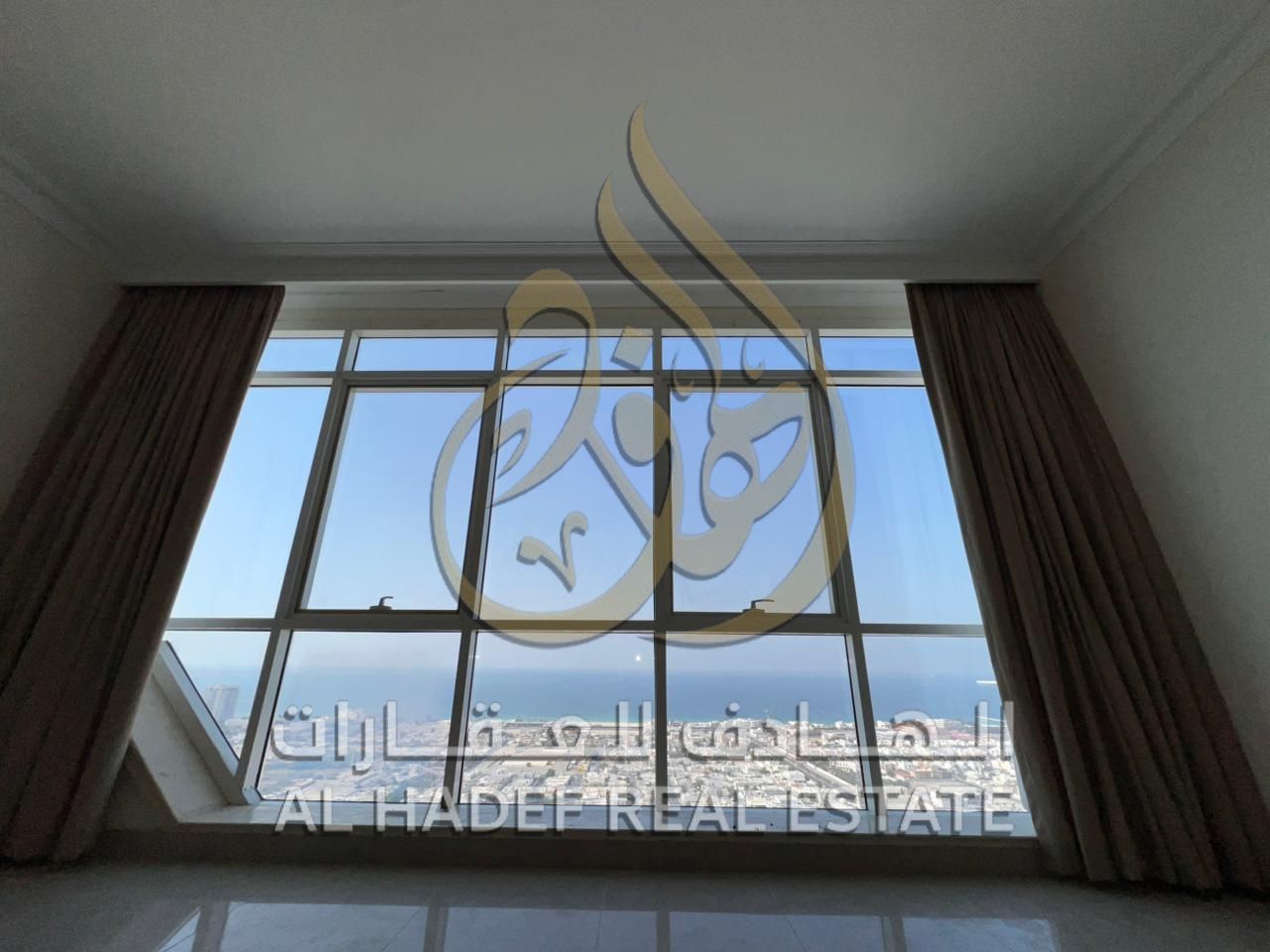 30 days free | Free air conditioning, free parking, gym, and pool | Free periodic maintenance | Built-in wardrobes and sea view