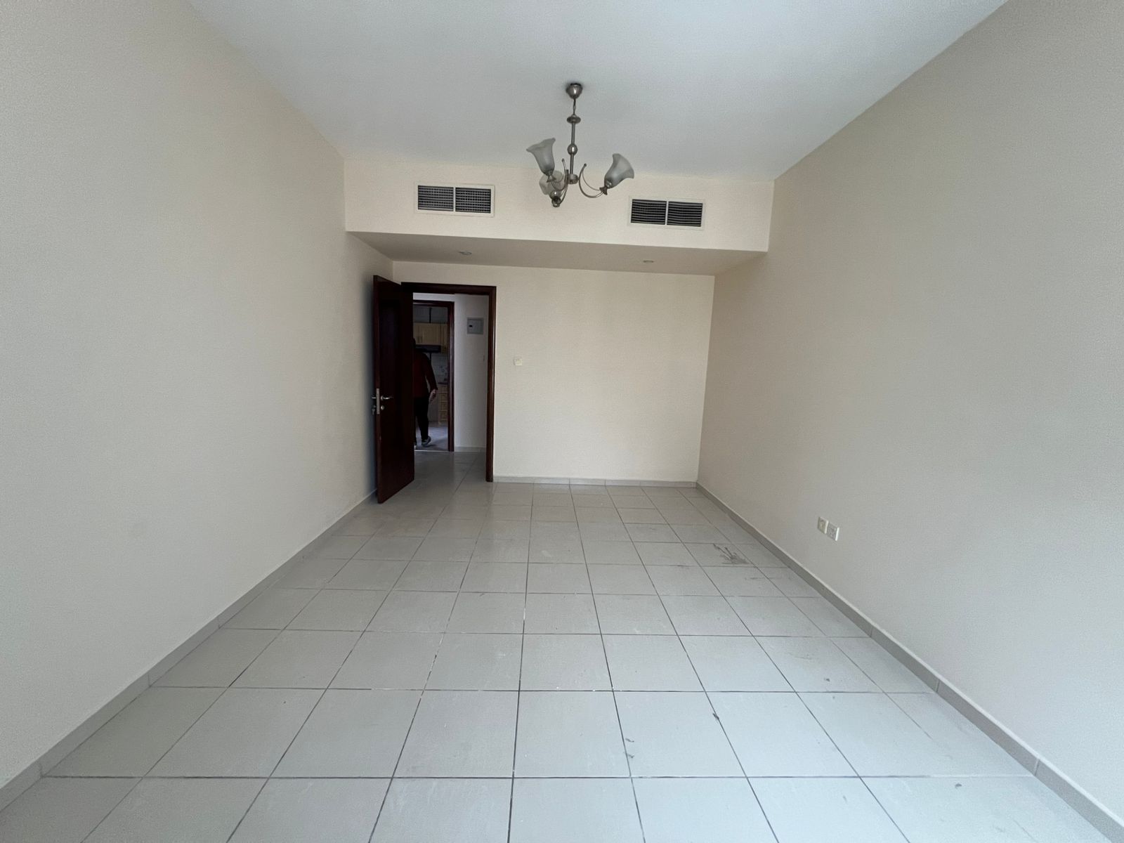 Apartment 3 with balcony, closets and free parking