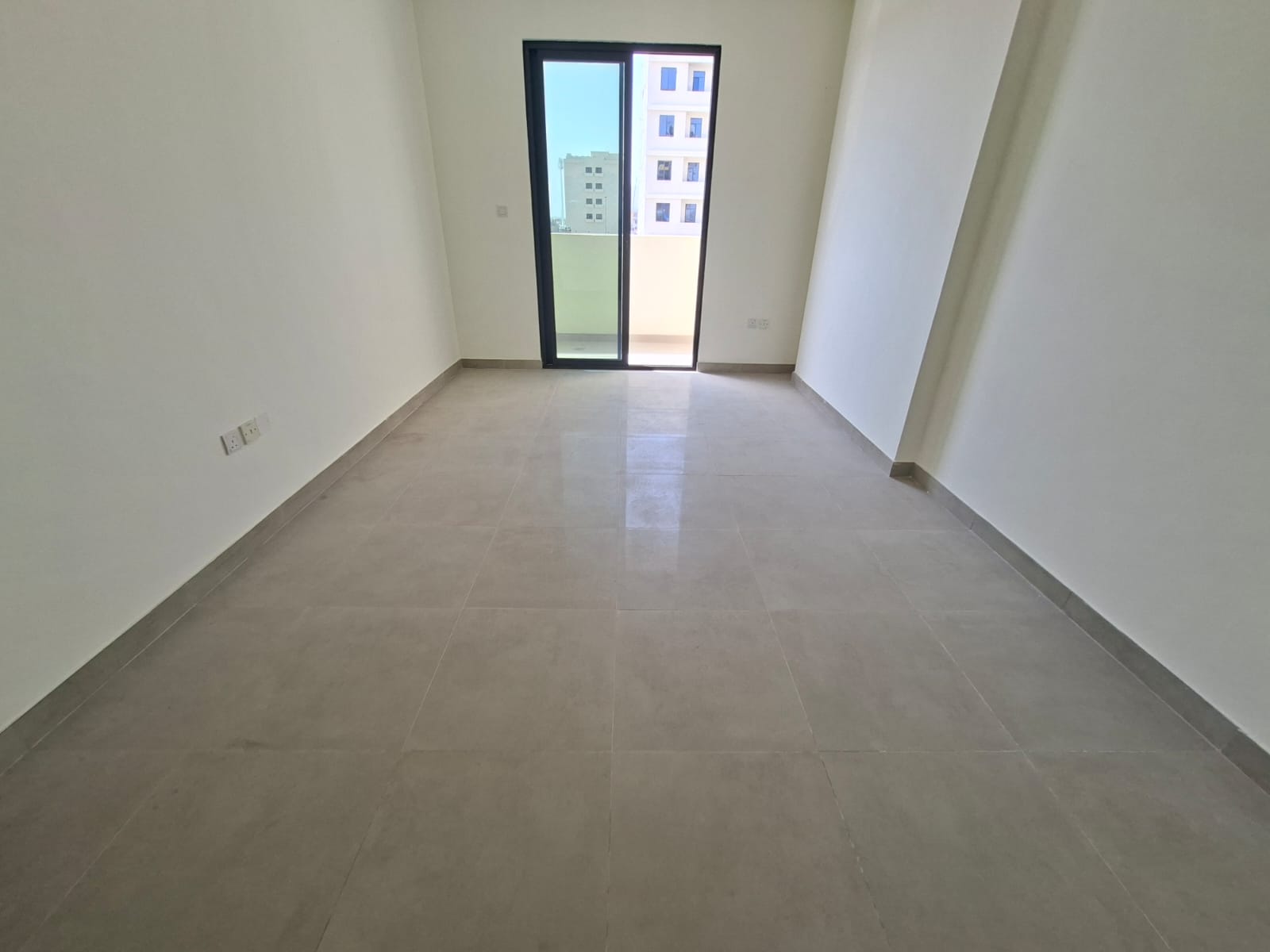 Lxury and Like Brand new apartment with master room balcony waldrop
