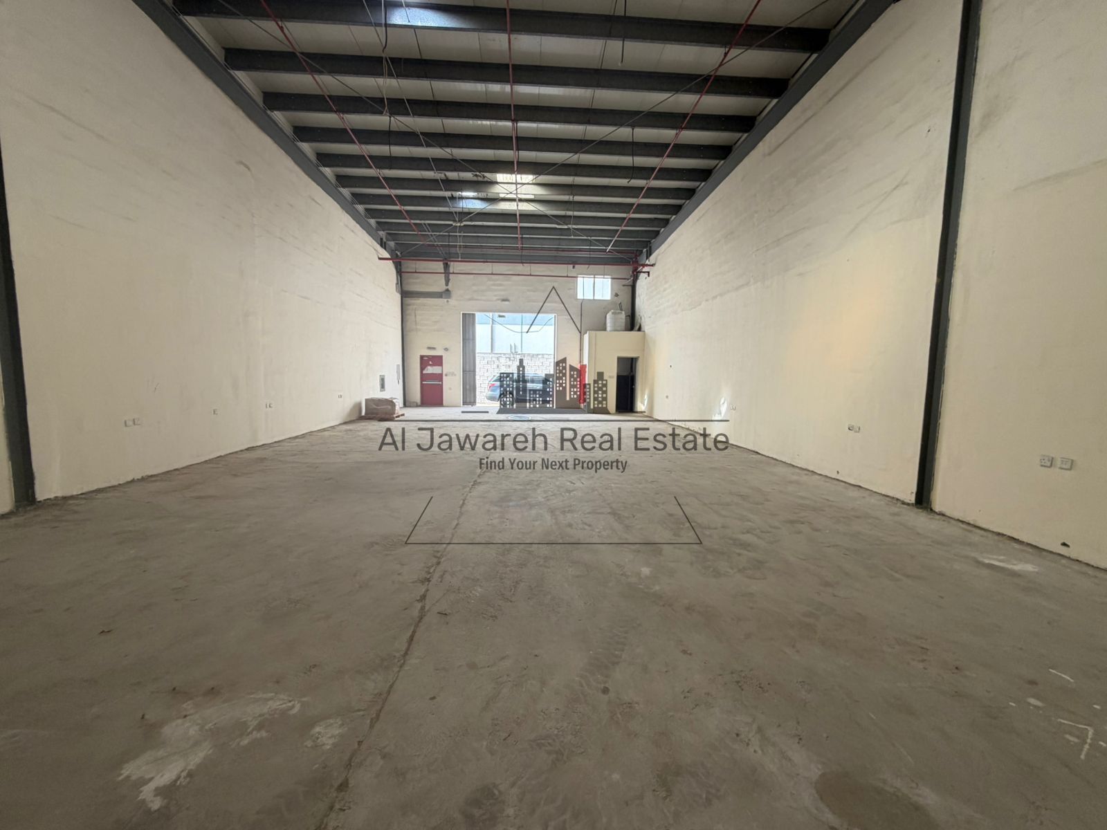 A distinctive warehouse with an area of 2315 square feet, suitable for all industrial activities.