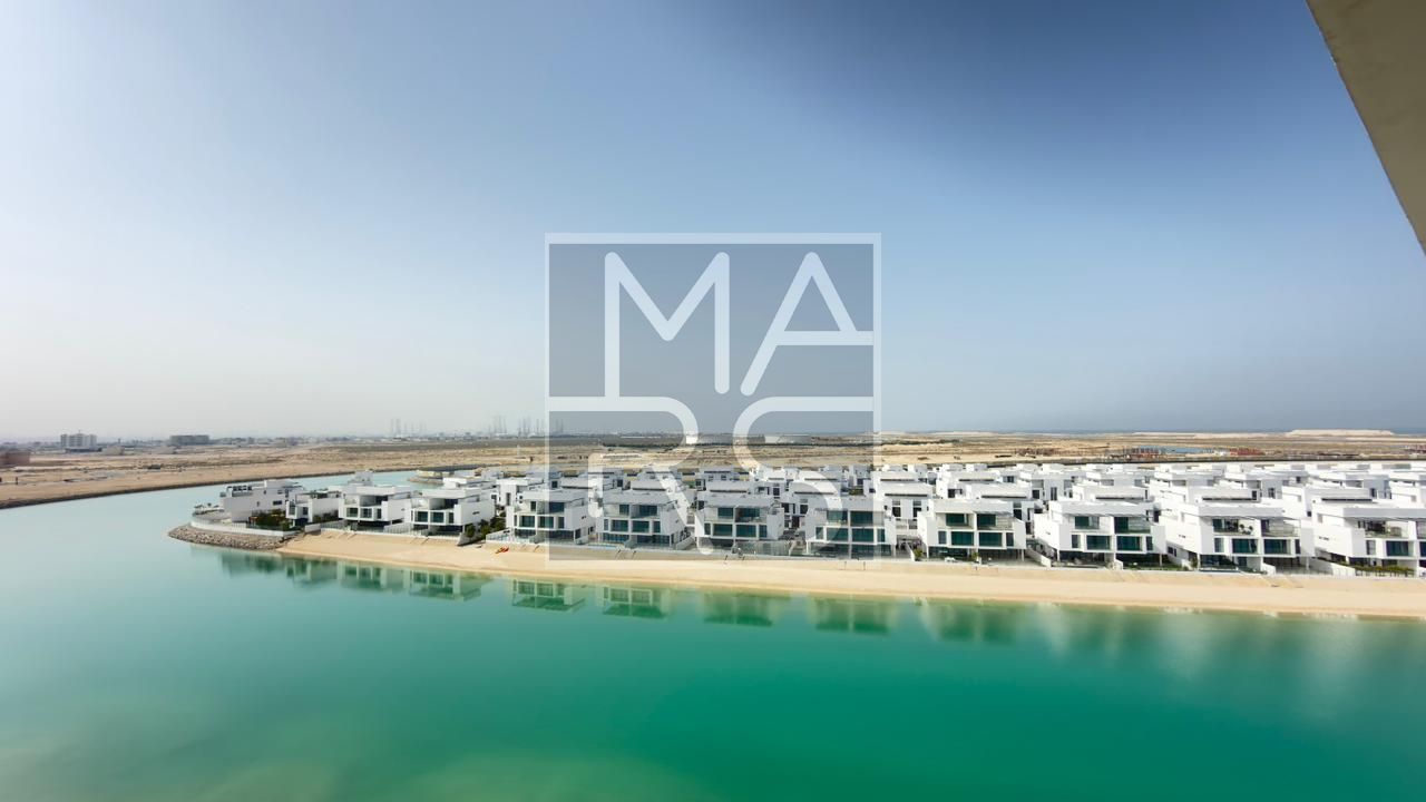 SWIMMING POOL VIEW AND SEA VIEW IN A MORDERN COMMUNITY