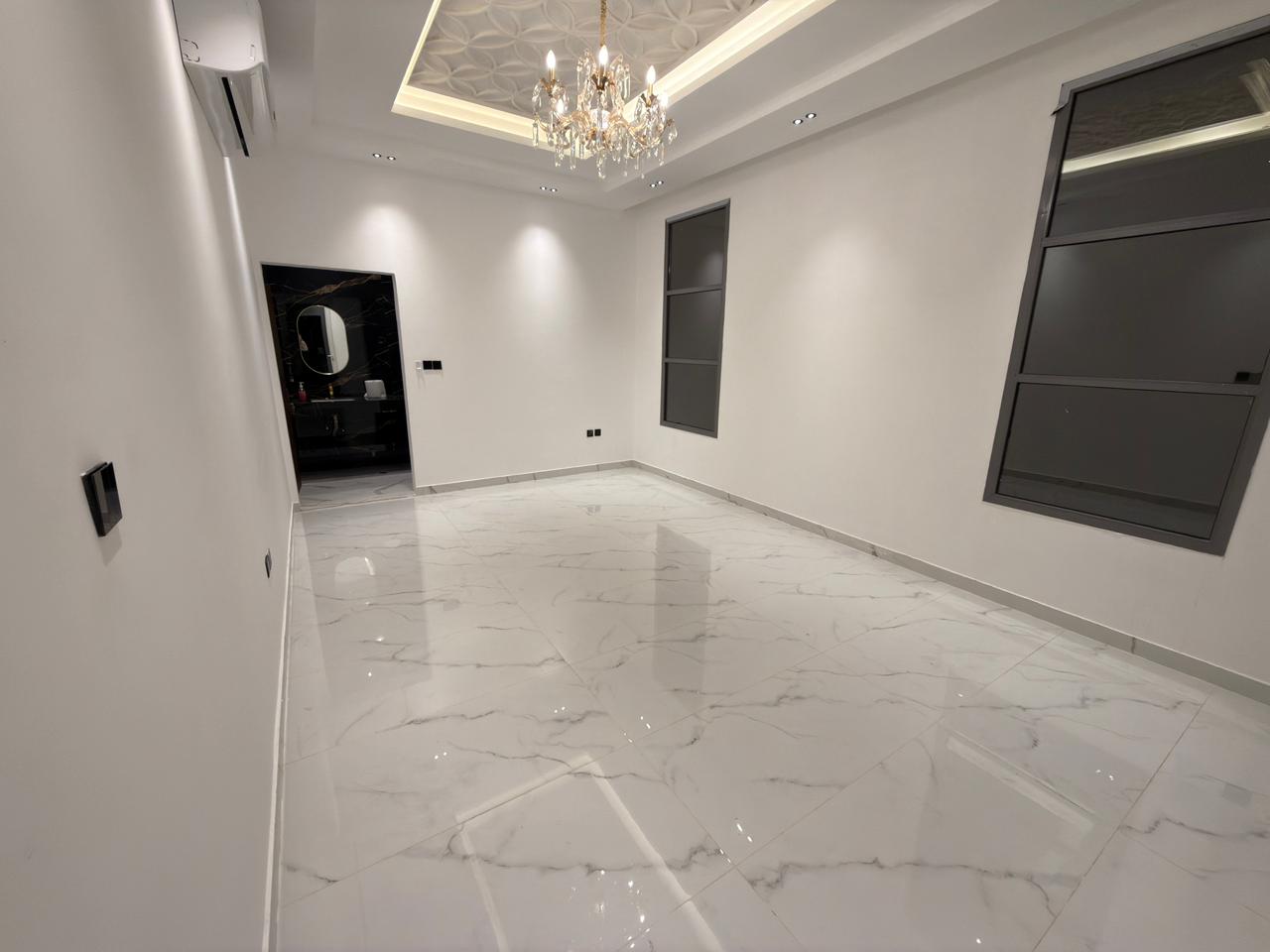 A brand new townhouse villa in Al-Amira, consisting of 5 rooms and 6 bathrooms. First occupancy. Exquisite finishing and modern design.